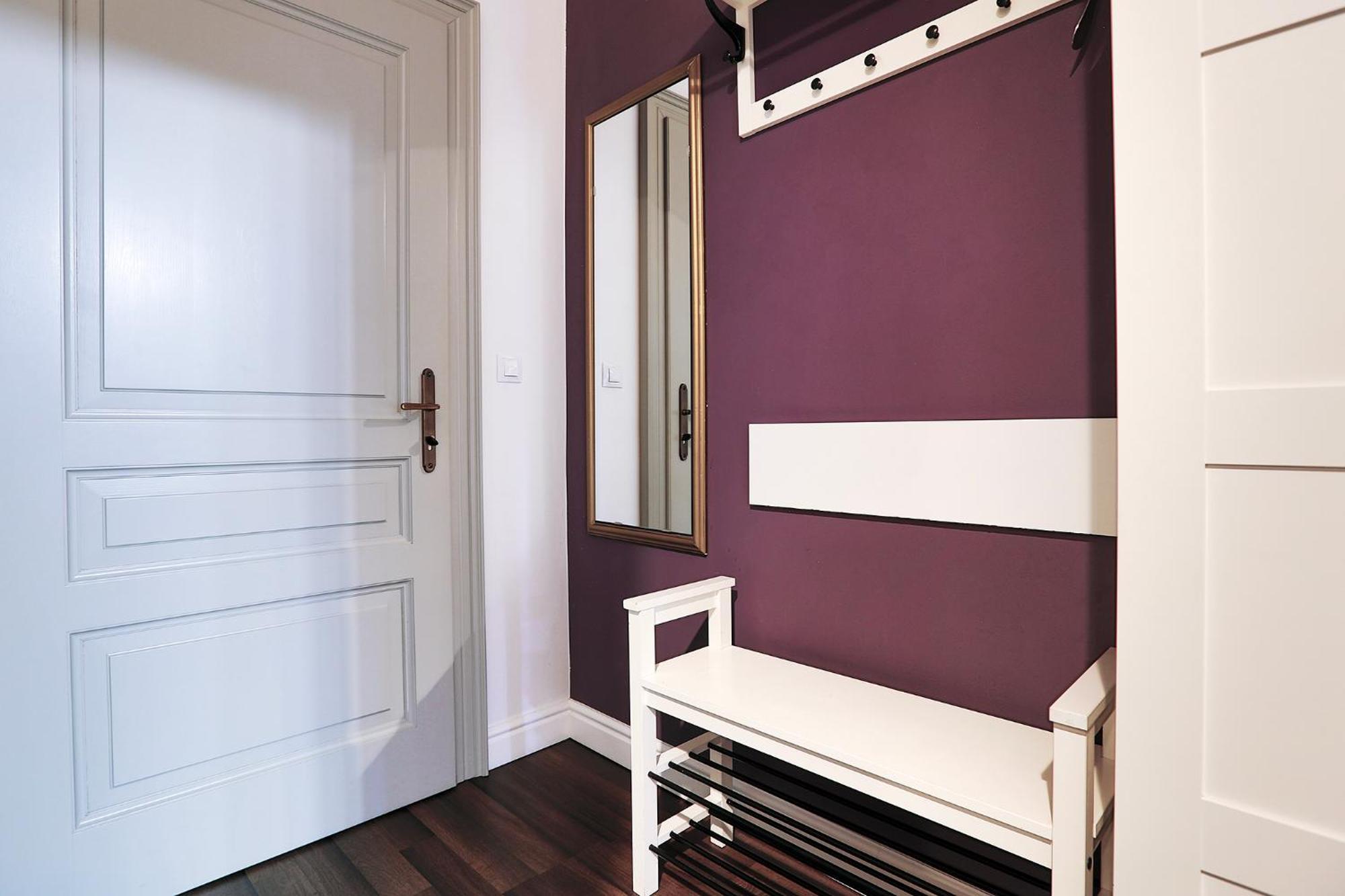 Two-bedroom Haven In The Old Town Apartamento