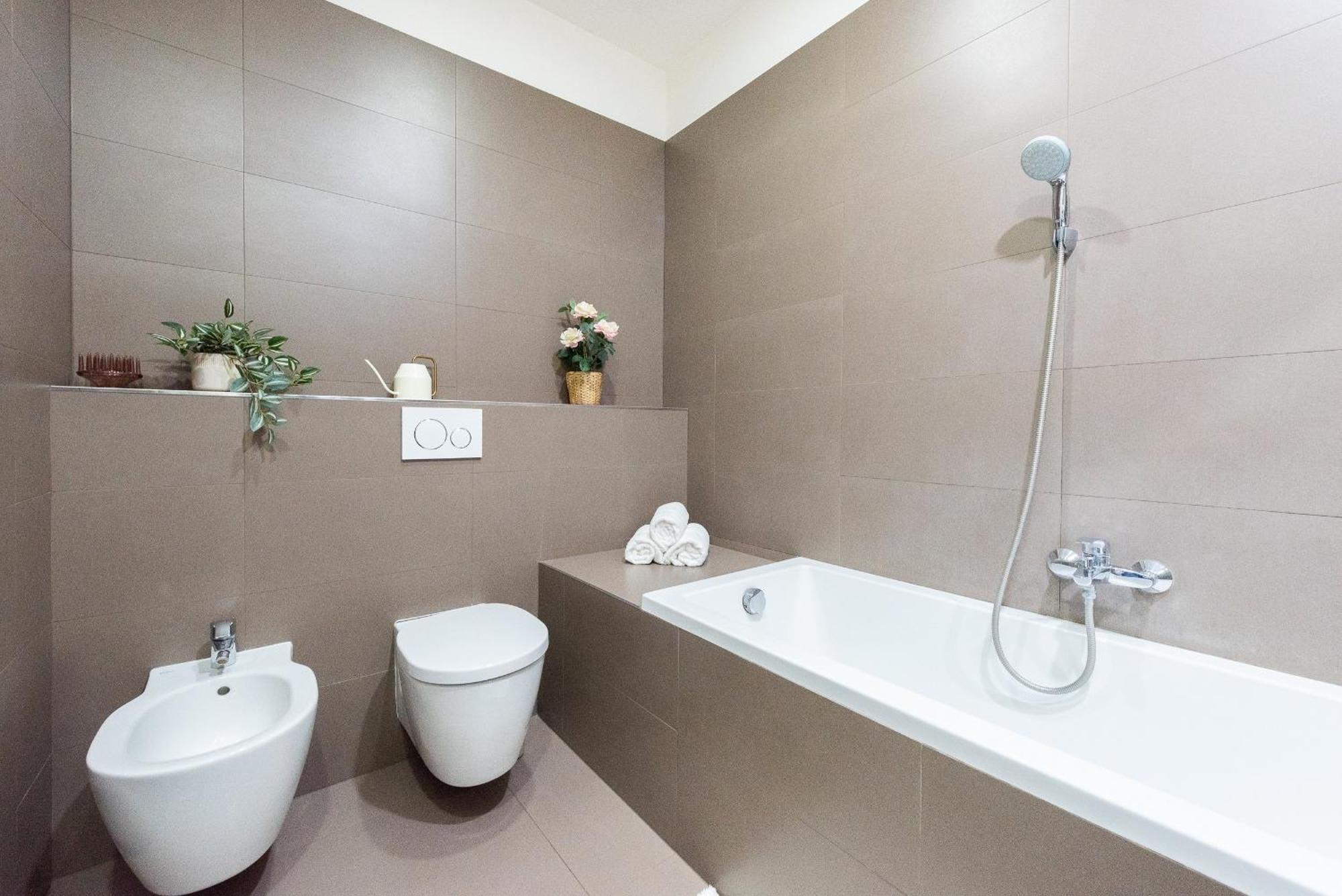 Apartment Spacious 3-bedrooms Near Karlin Square