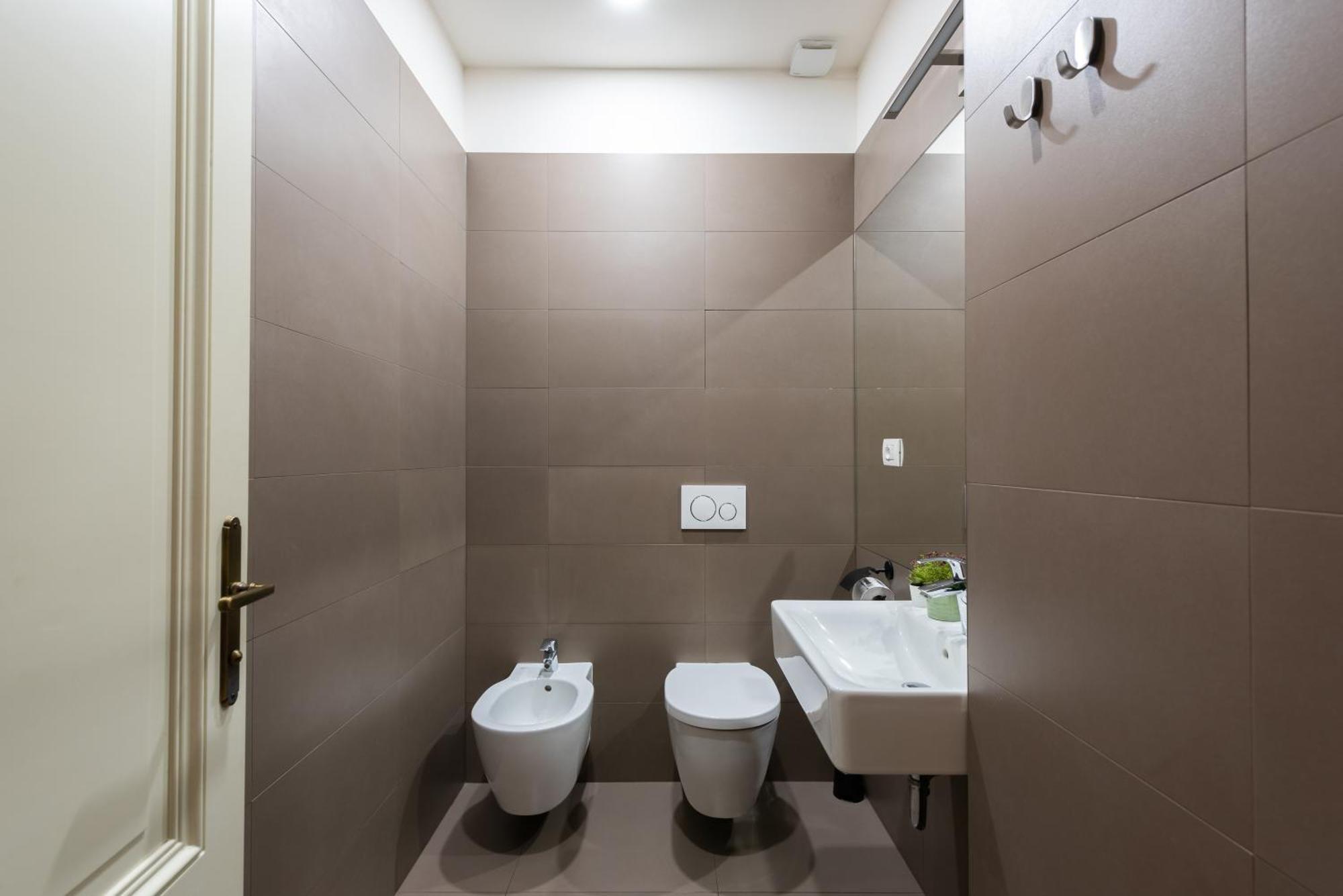 Spacious 3-bedrooms Near Karlin Square Prague
