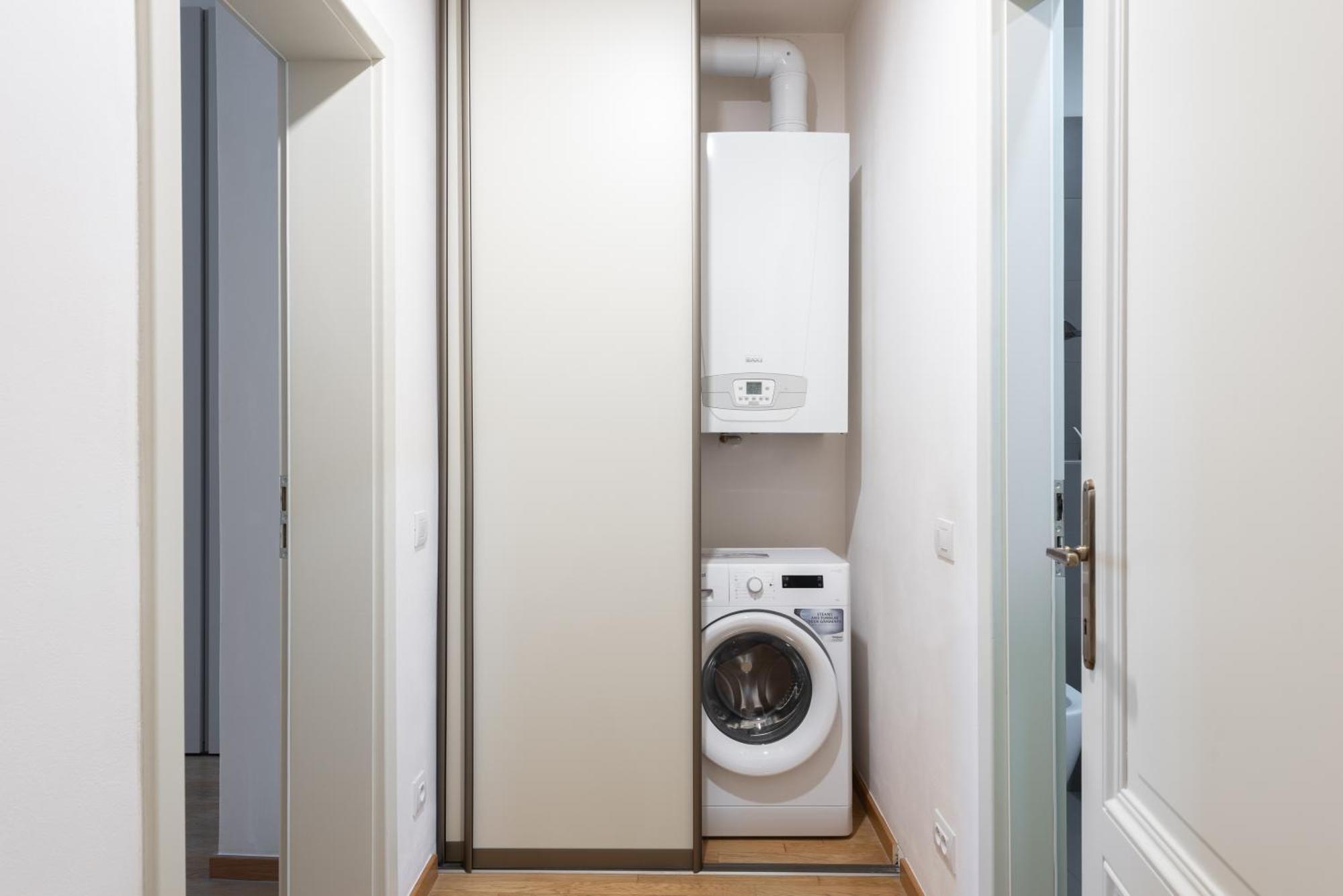 Spacious 3-bedrooms Near Karlin Square * Prague