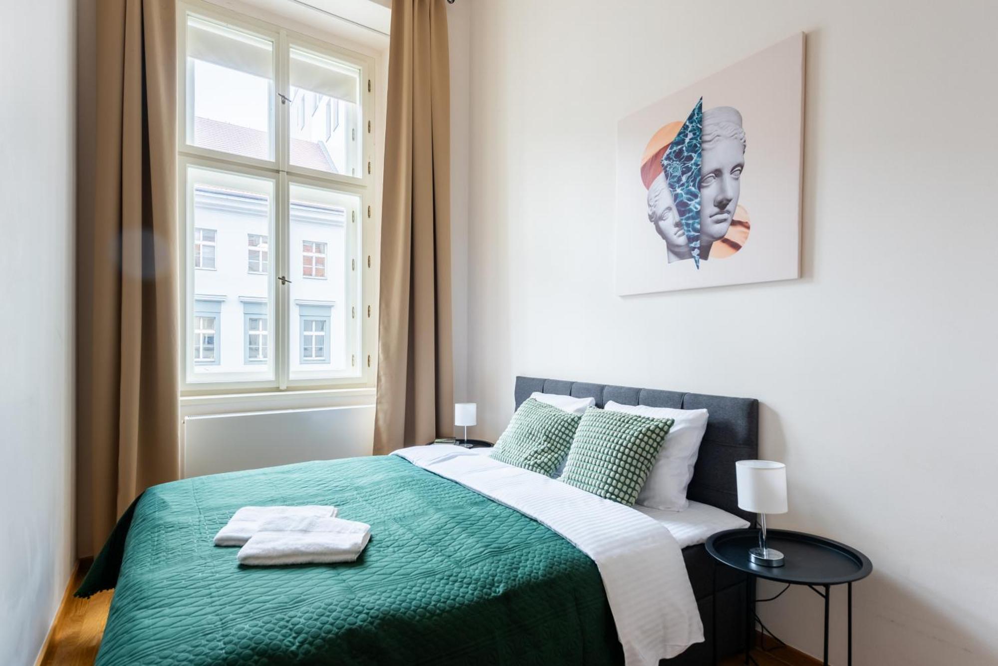 Apartment Spacious 3-bedrooms Near Karlin Square Prague
