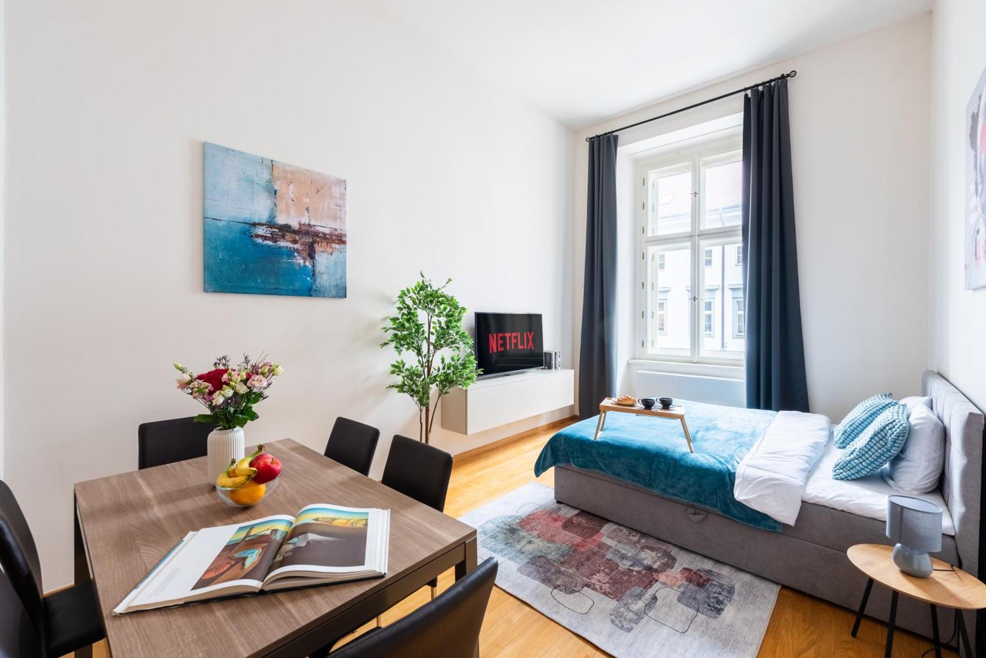 Spacious 3-bedrooms Near Karlin Square * Prague