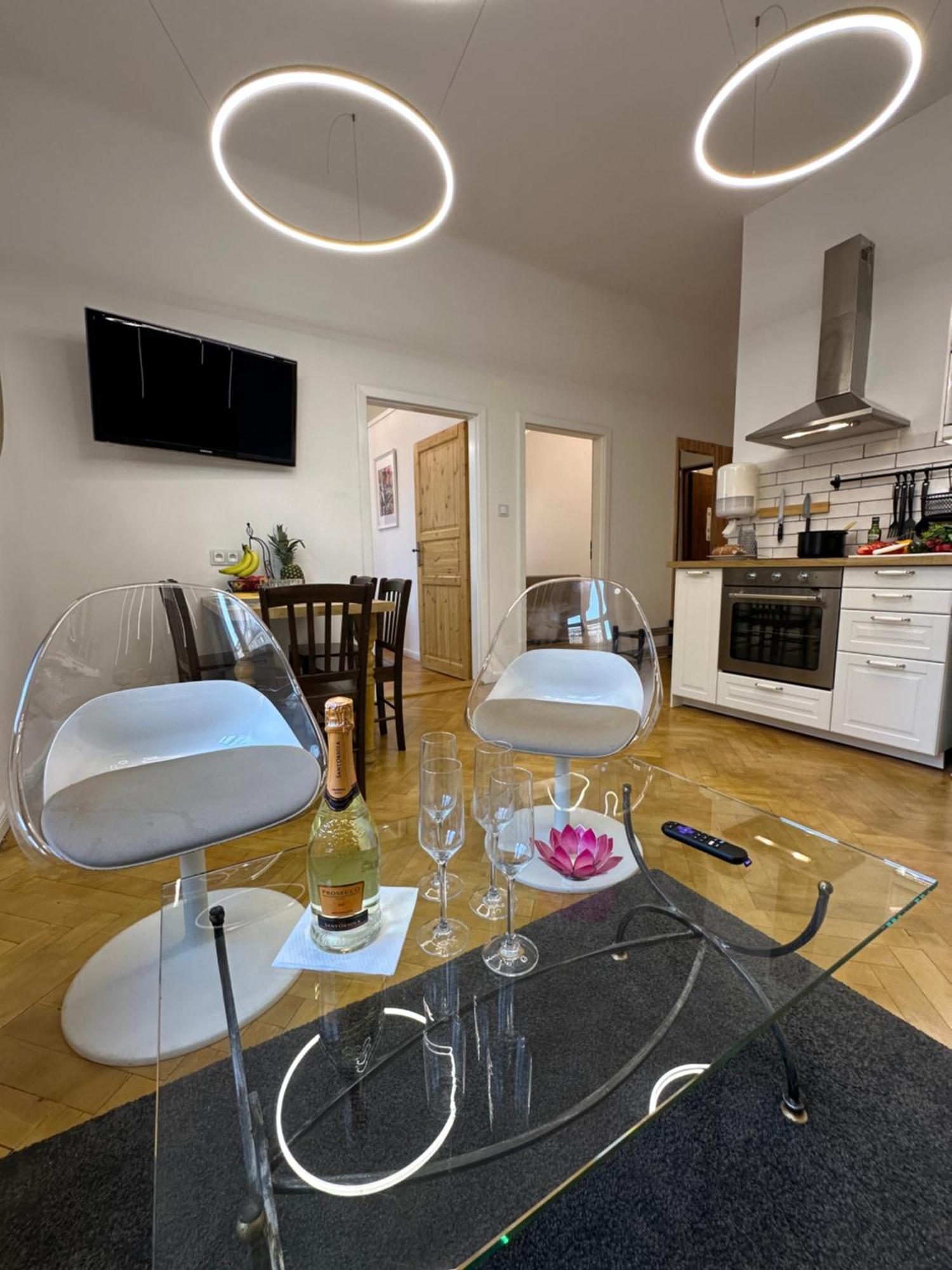 Karlin Oasis 2-bedroom Apartment *