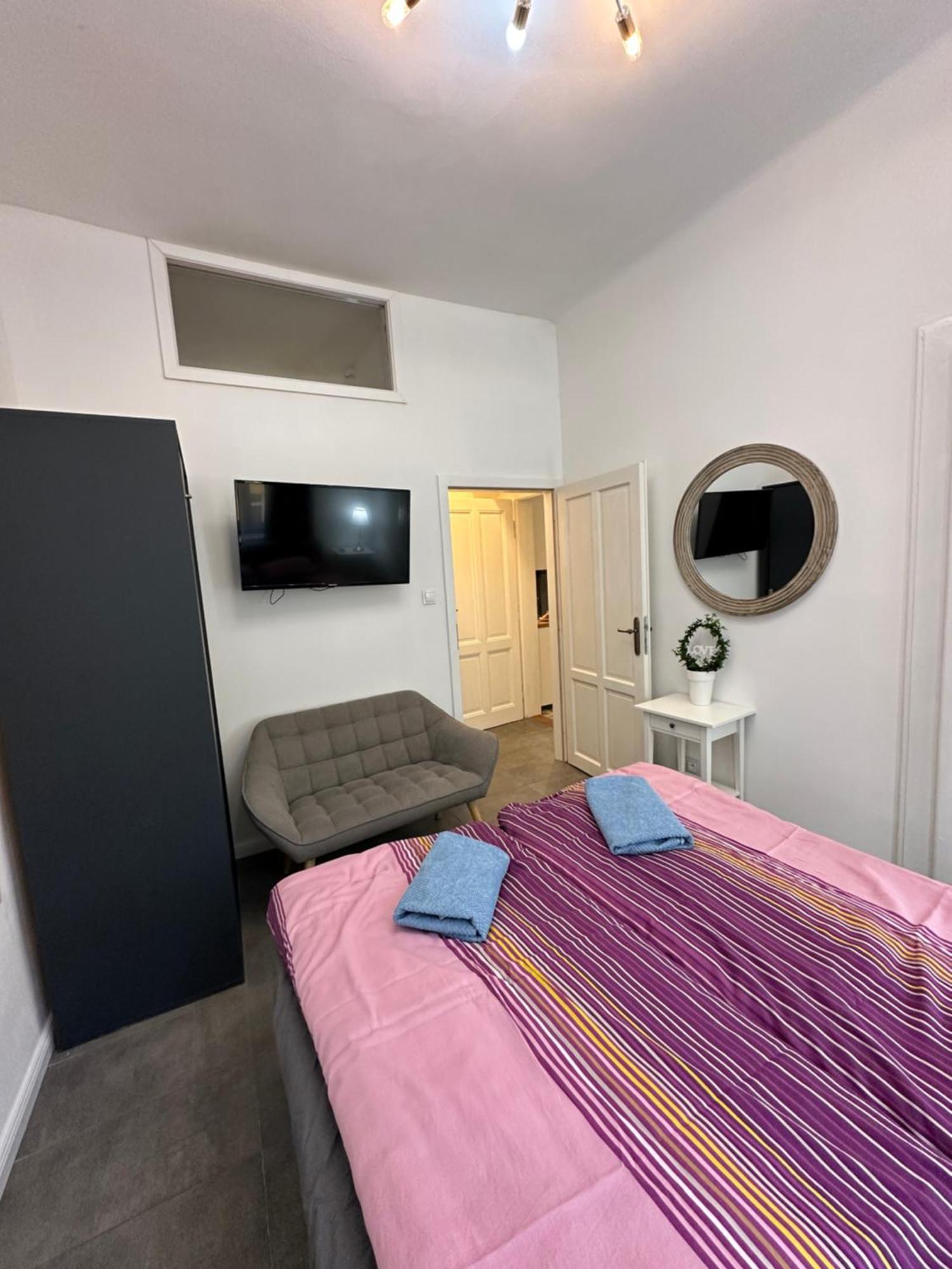 Karlin Oasis 2-bedroom Apartment *