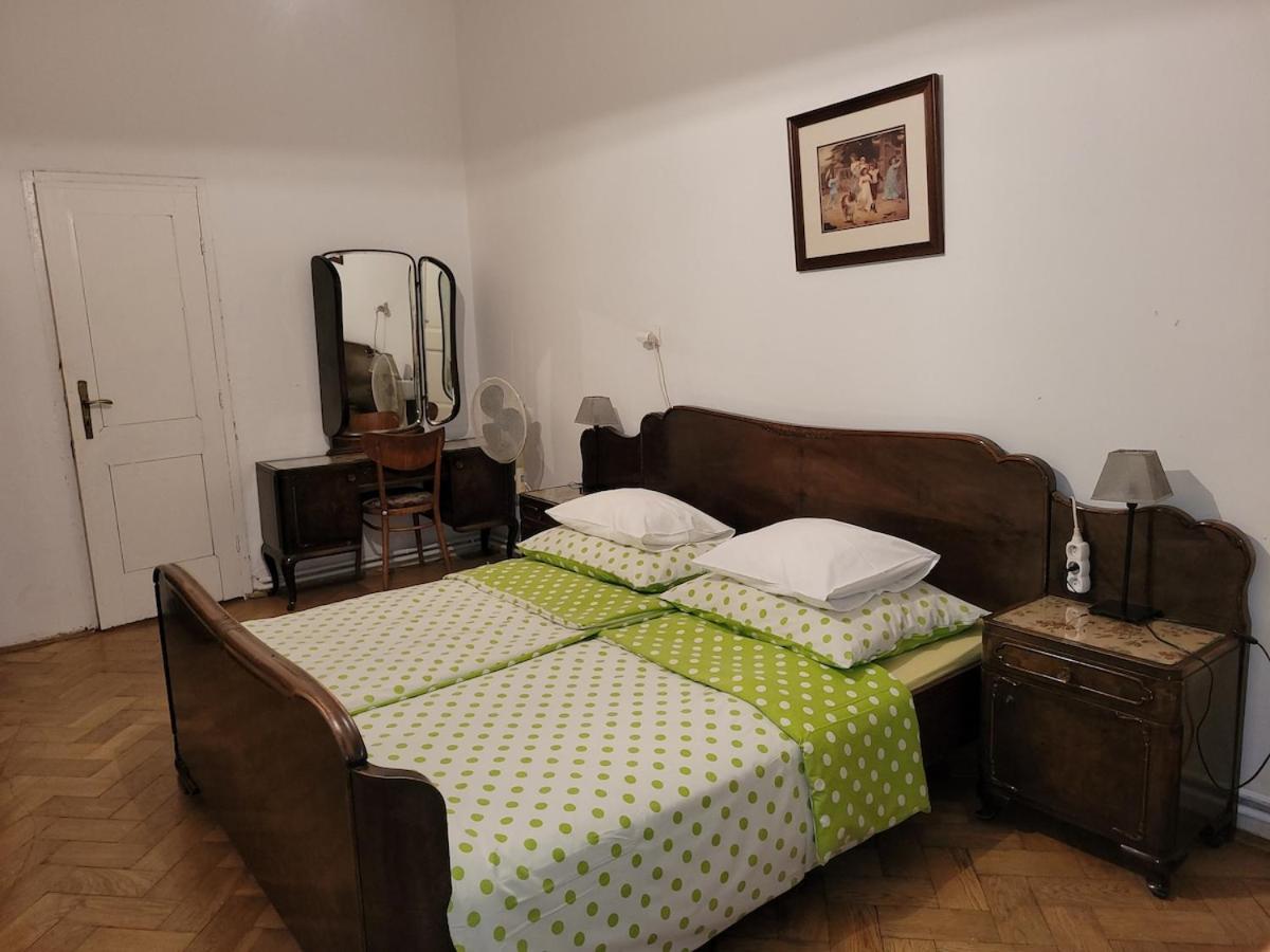 Bright 2bdr Sleeps 8 Near Center M1 * Prague