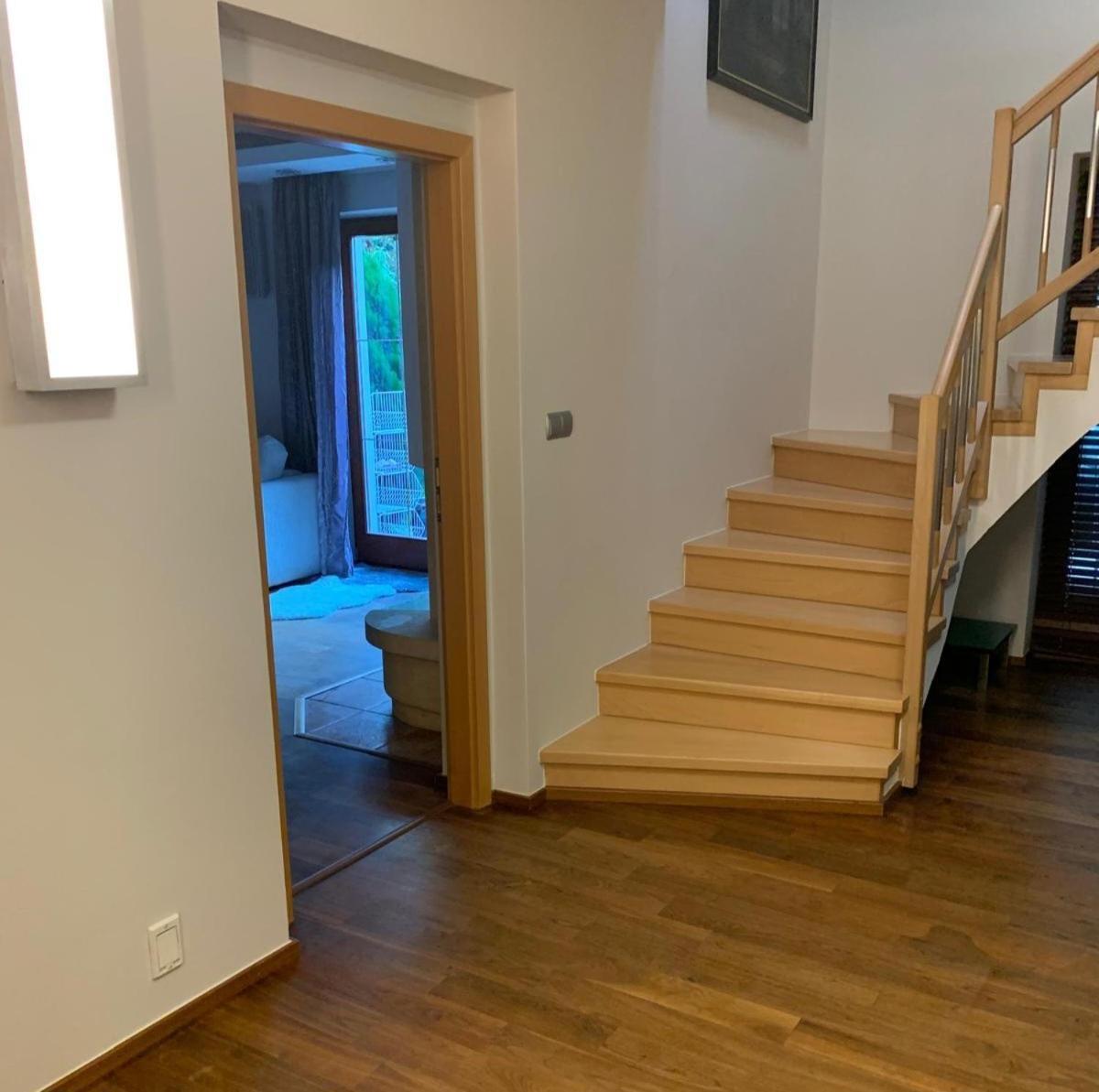 Villa Rodinny Dum 8, Kobylisy Prague