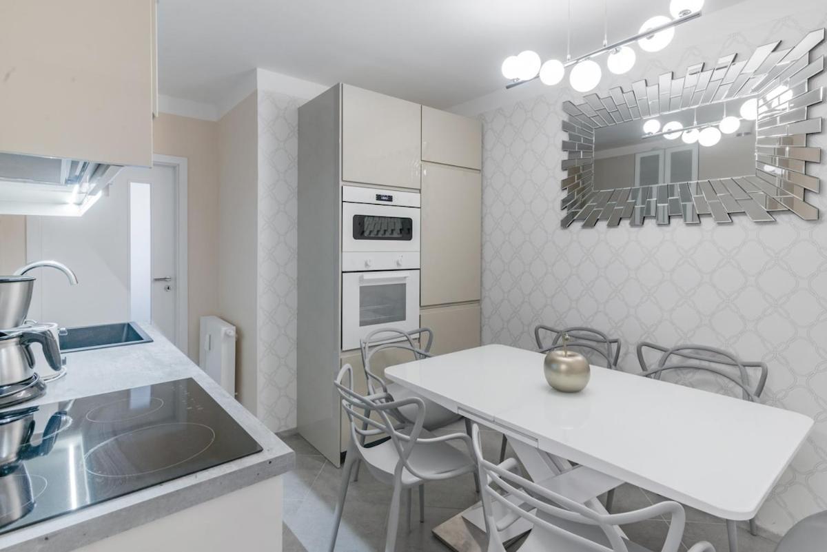 Pastel Art Deco 3bdr Ruterra Apartment *