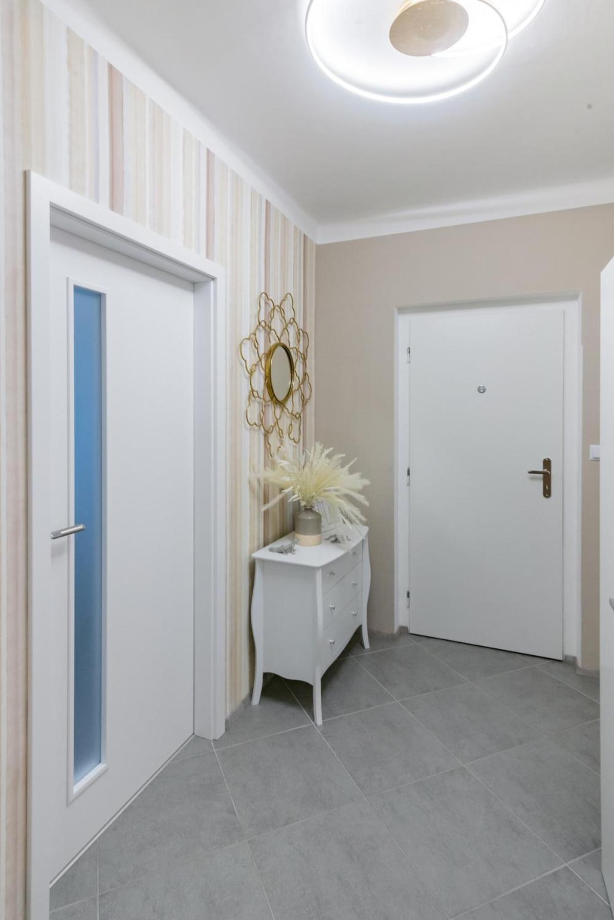 Pastel Art Deco 3bdr Ruterra Apartment *
