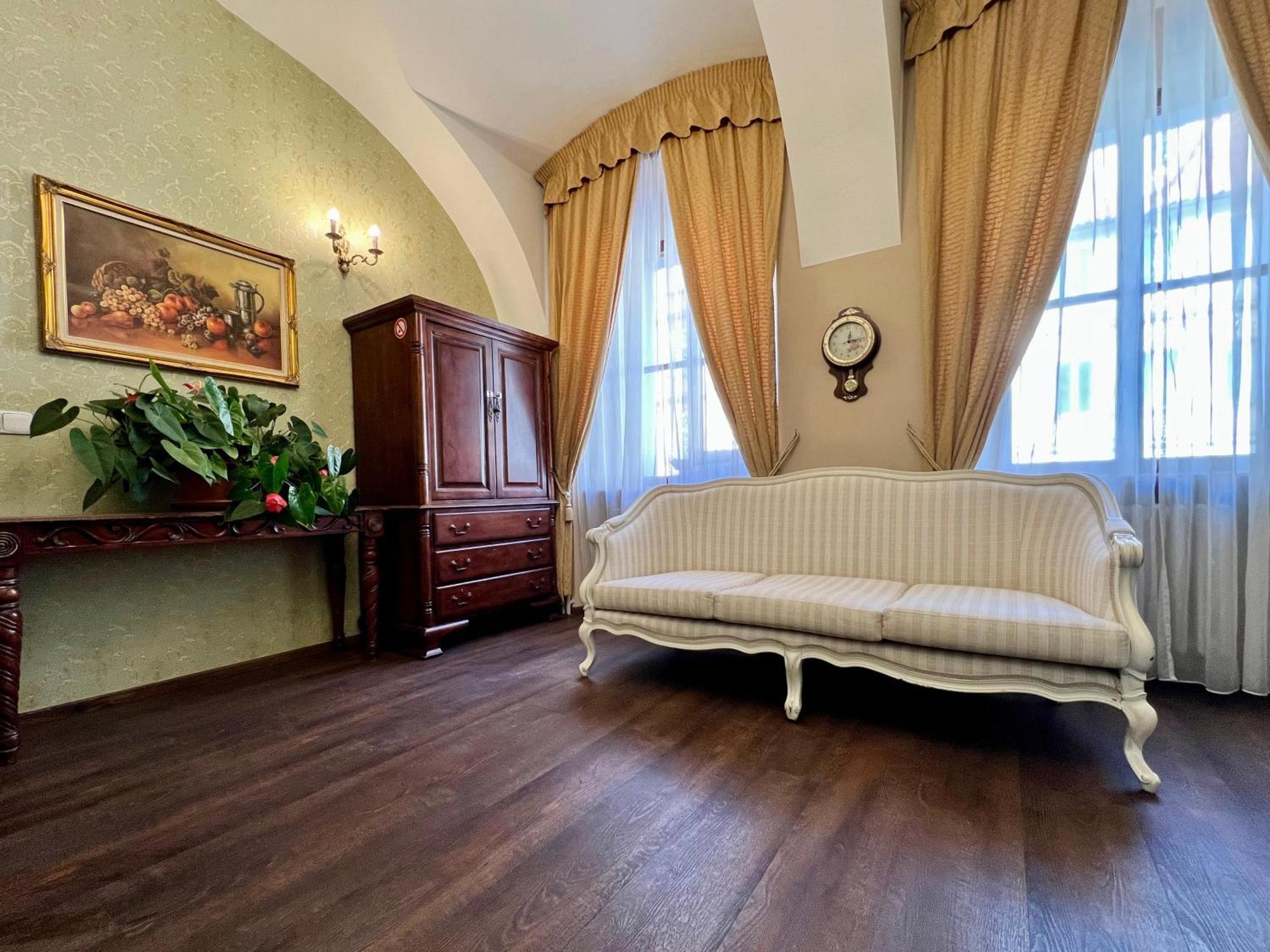 Otel Golden Age 3*