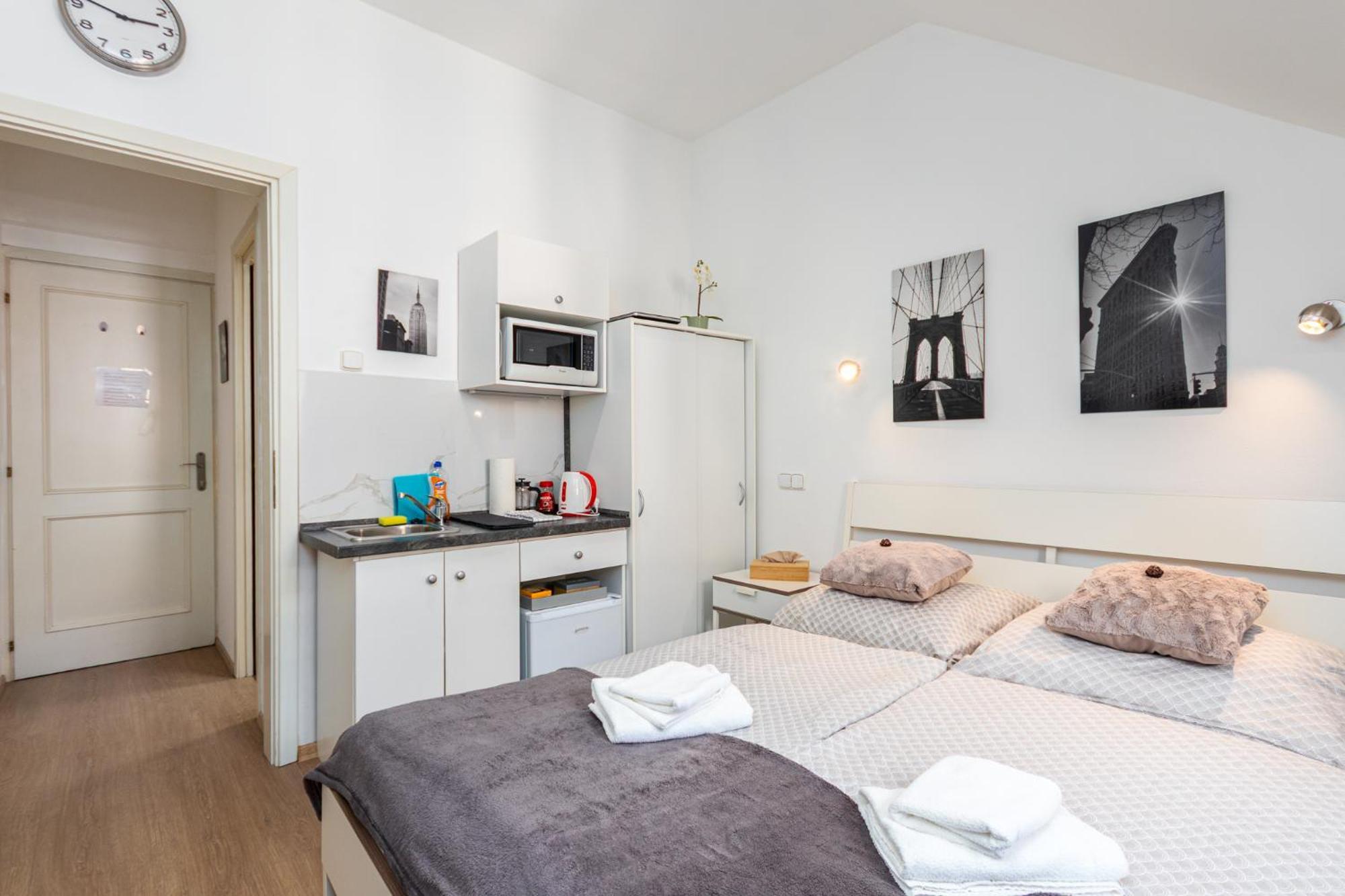 Guest house Private Retreat Close To Stations In 3