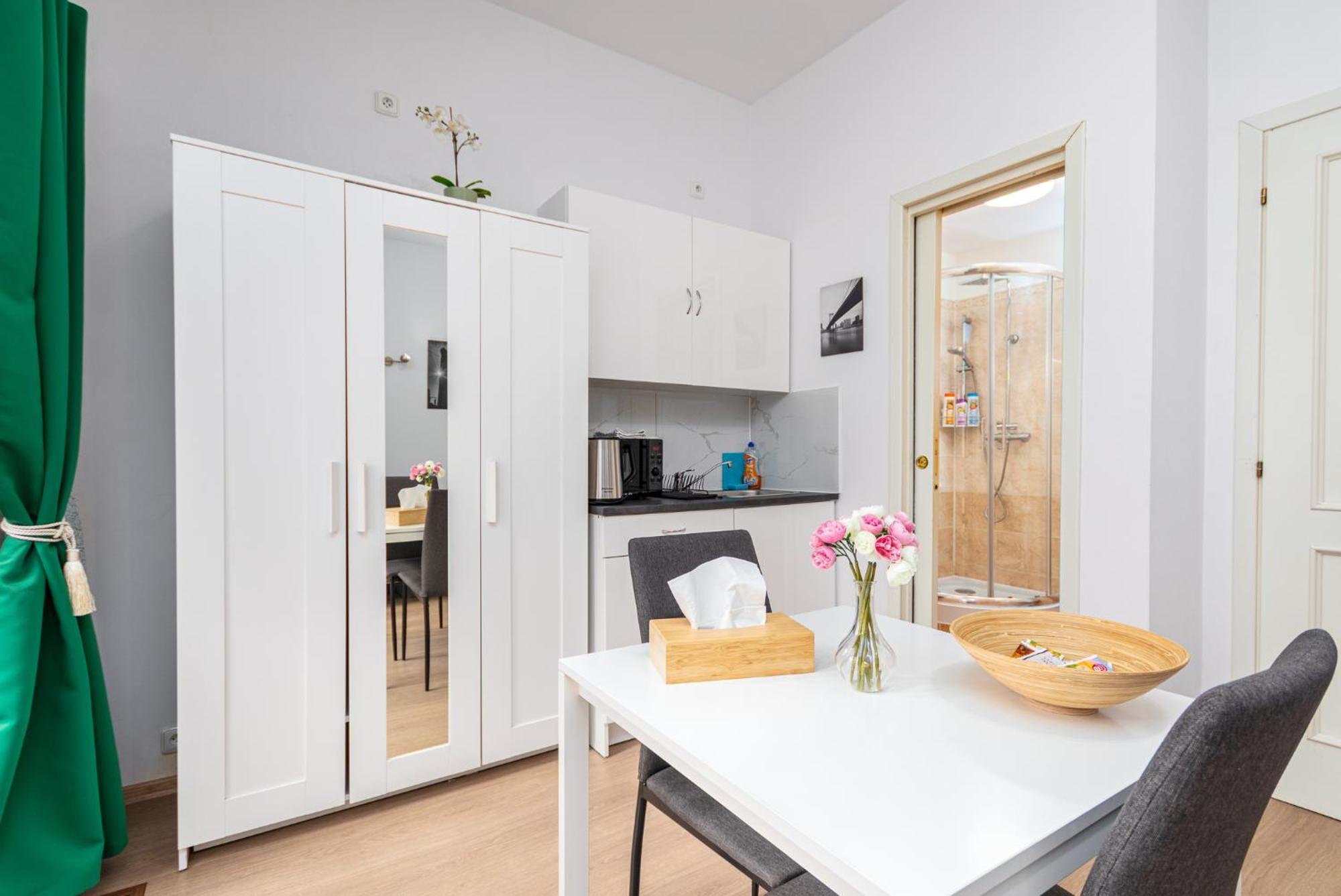 Private Retreat Close To Stations In 3 * Prague