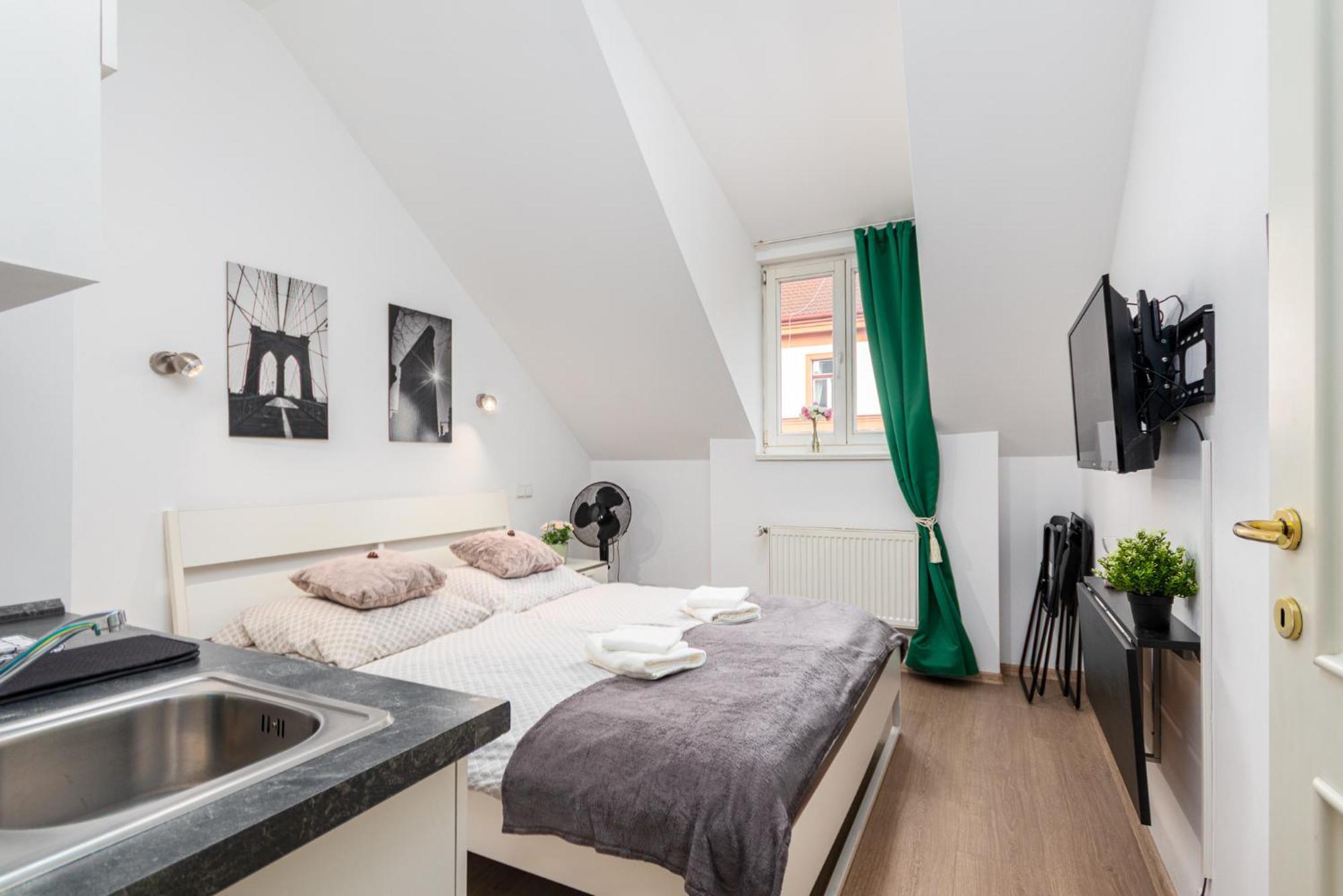 Private Retreat Close To Stations In 3 Guest house Prague