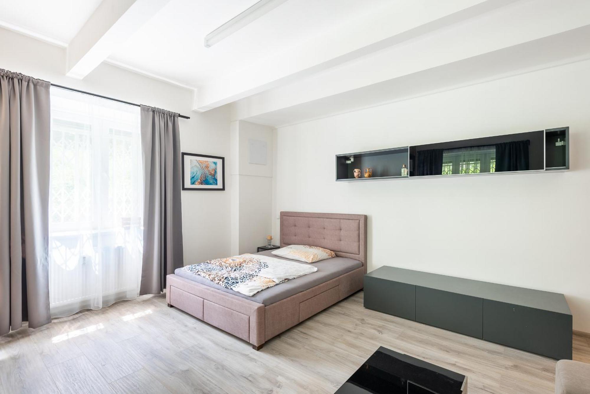 Apartment By The Metro With Private Parking *