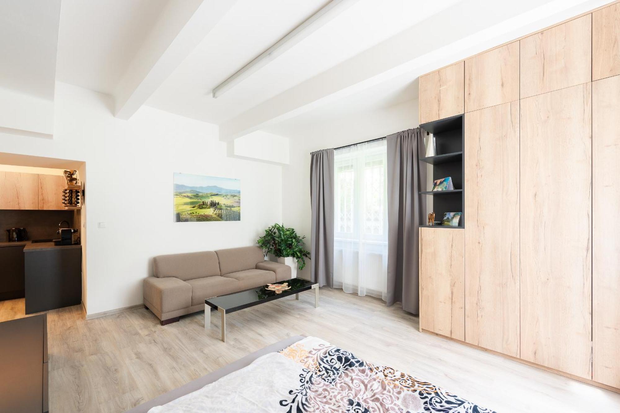 By The Metro With Private Parking Apartment Prague