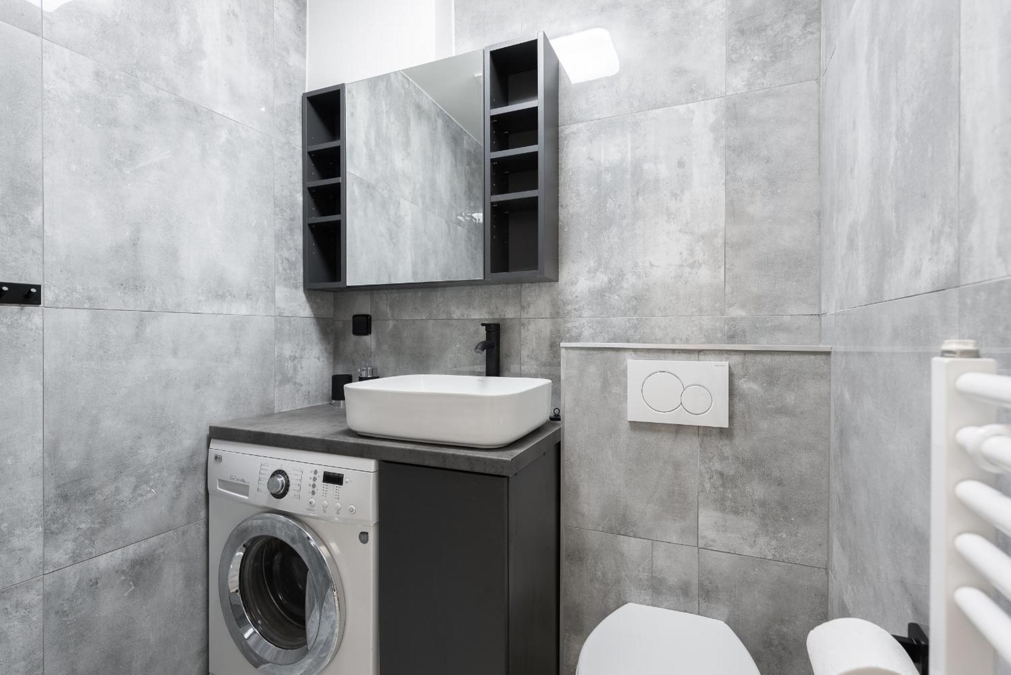 By The Metro With Private Parking Apartment *