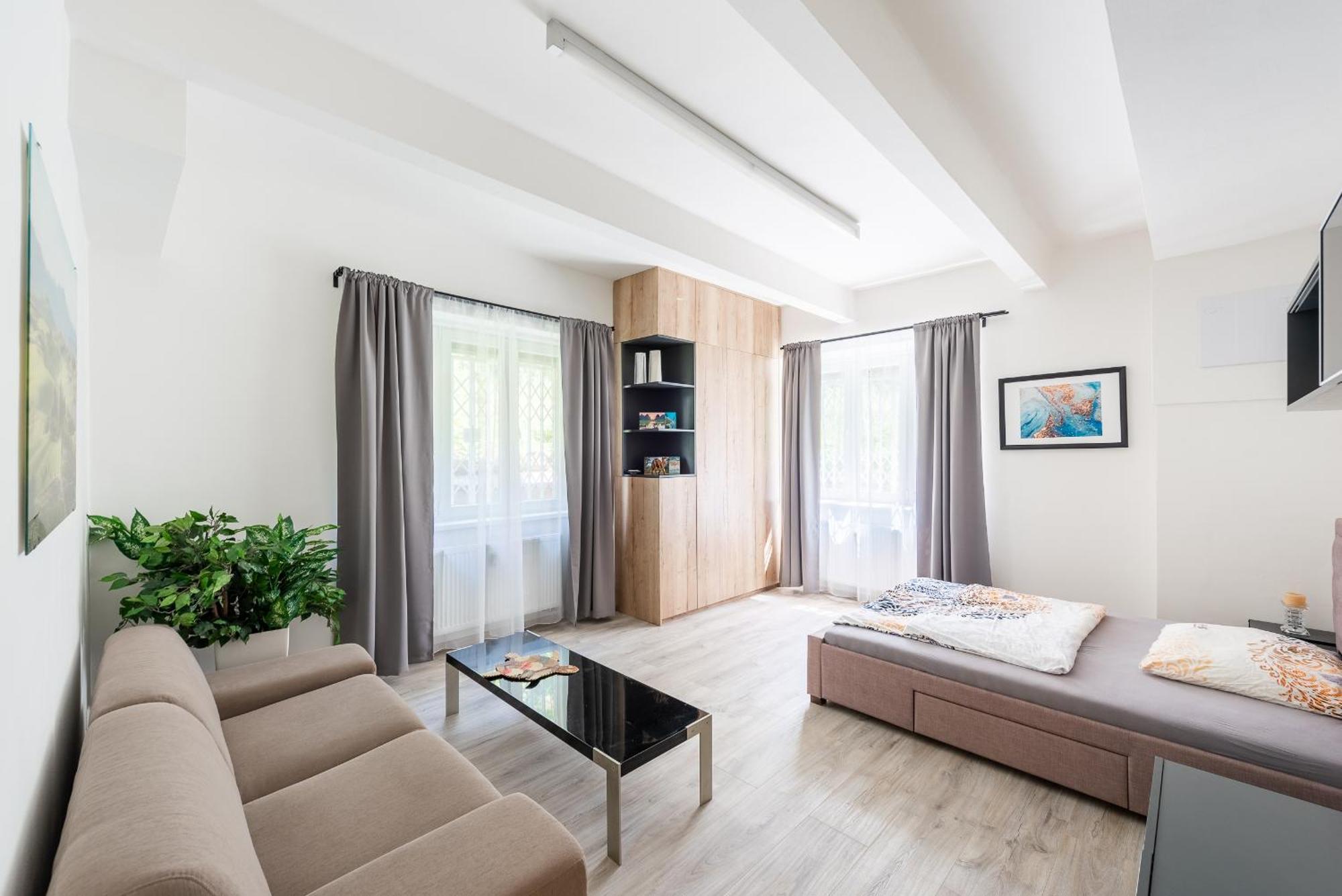 By The Metro With Private Parking Apartment Prague