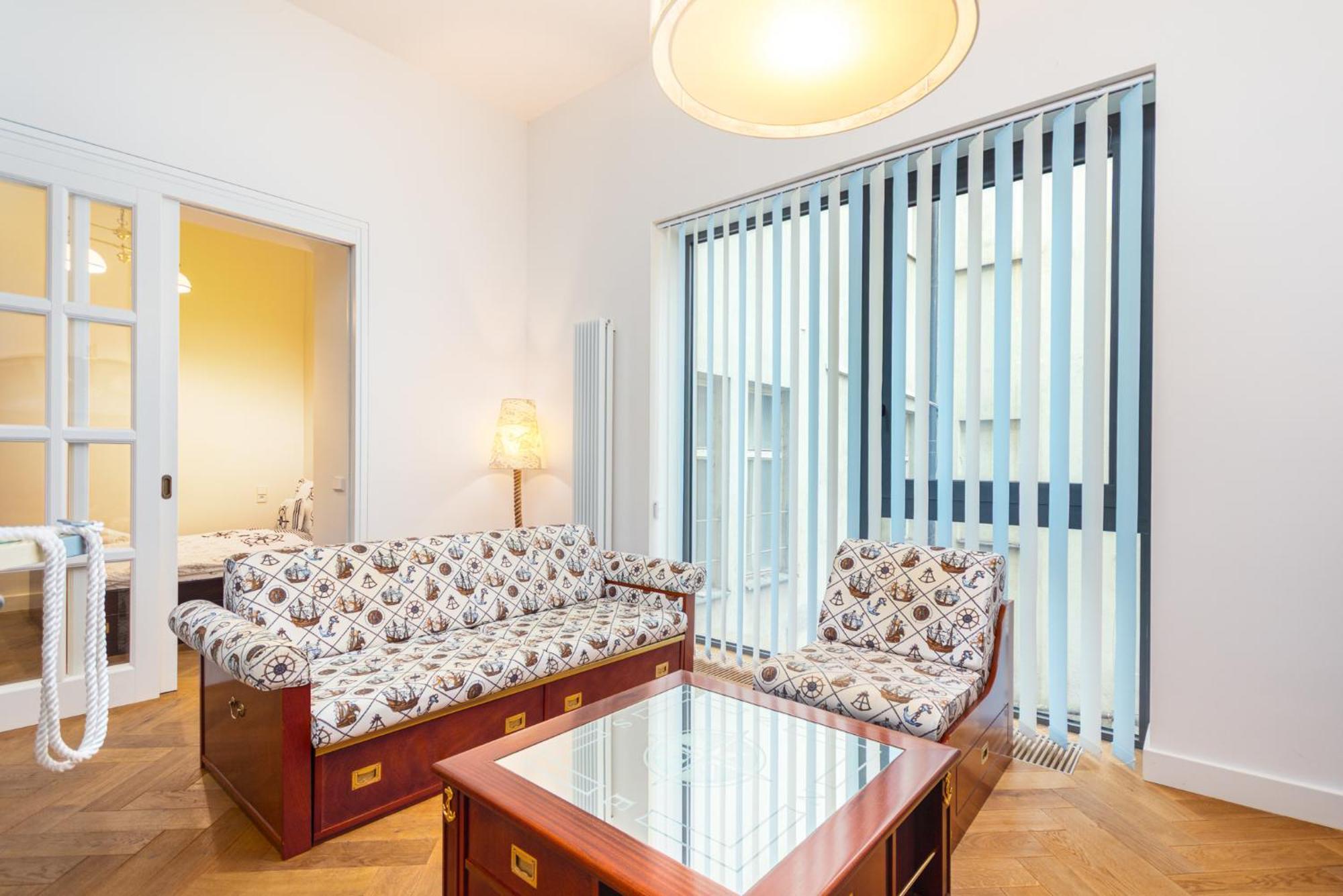 Luxury Yacht-style Old Town Apartment