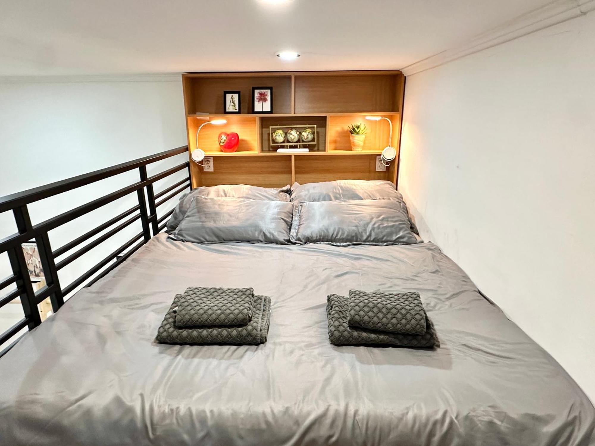 Cozy In Wenceslas Square Apartment
