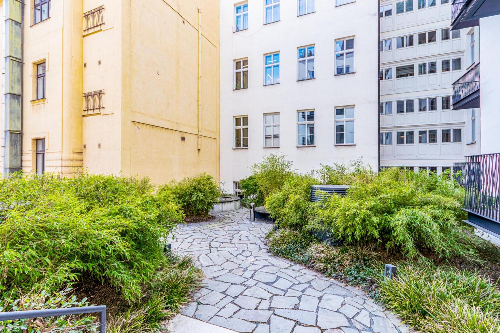 Luxury Yacht-style Old Town Apartment *