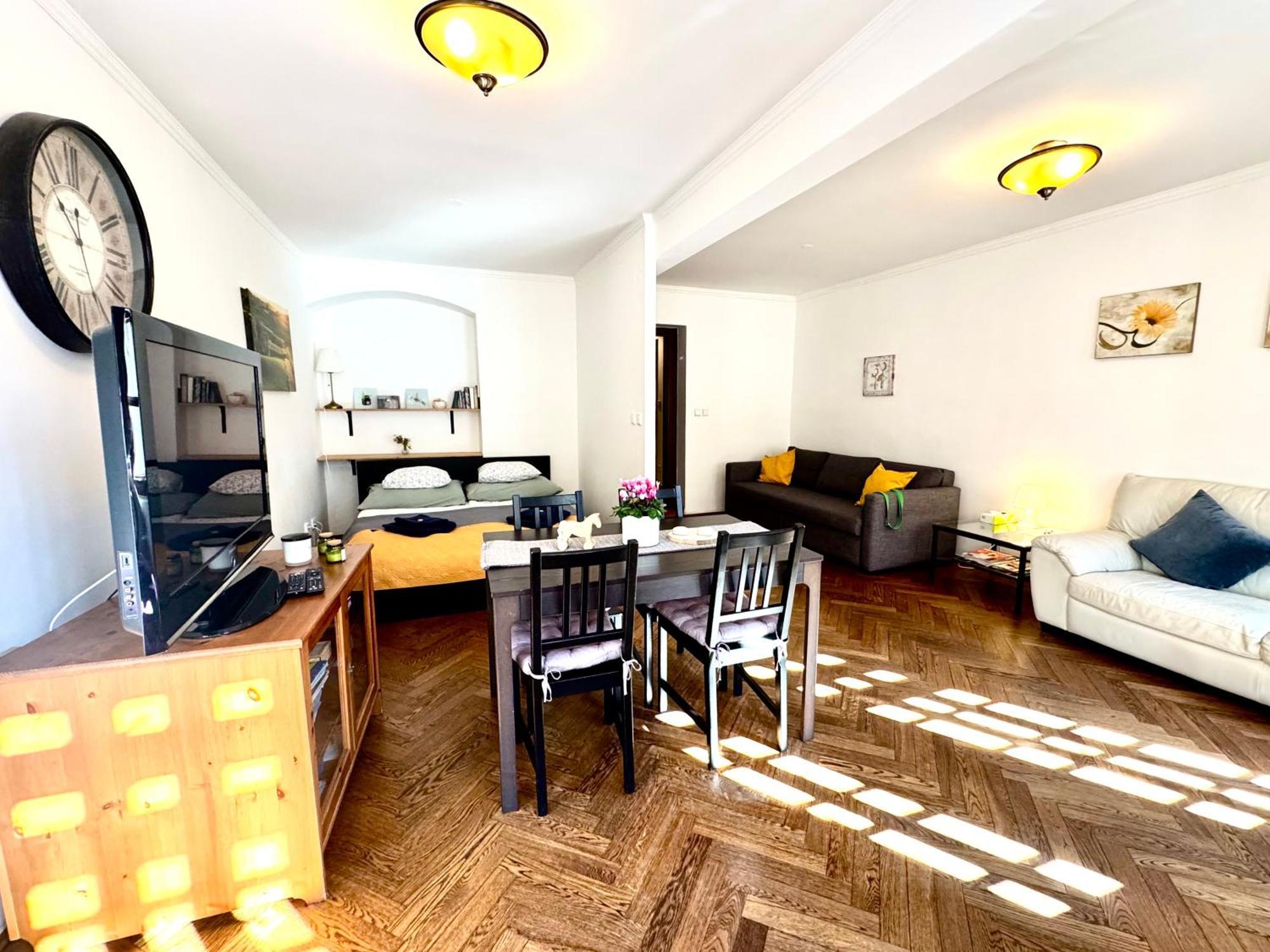 Apartment Nerudova 36 *