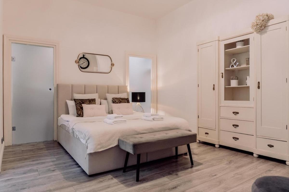Apartamento Wenceslas Square / Main Station - New Studio***** Praga