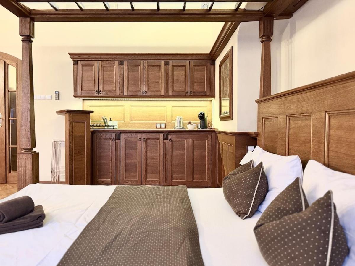 Traditional Daire Prag