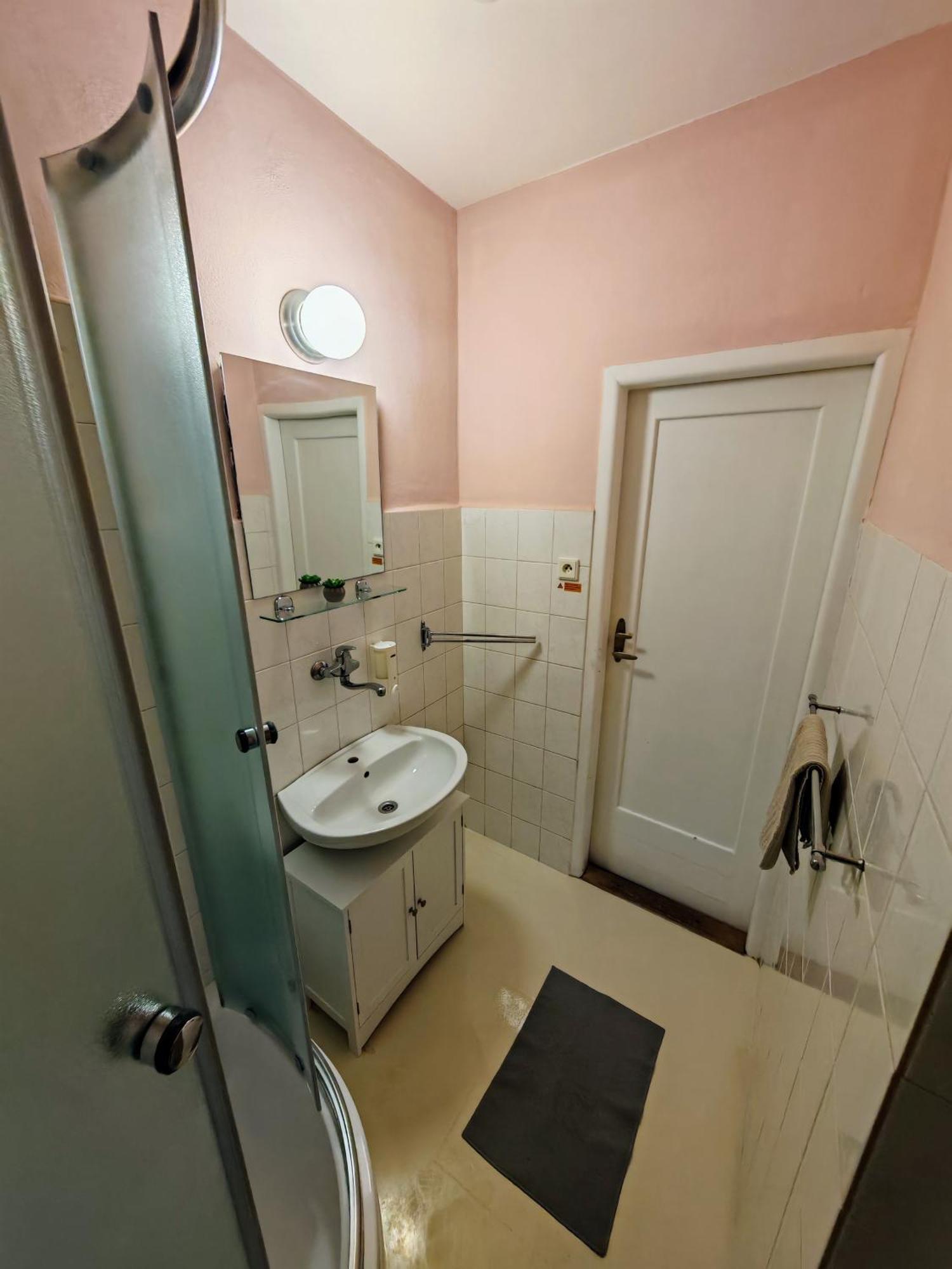 Flat In Zizkov -102- Apartamento *