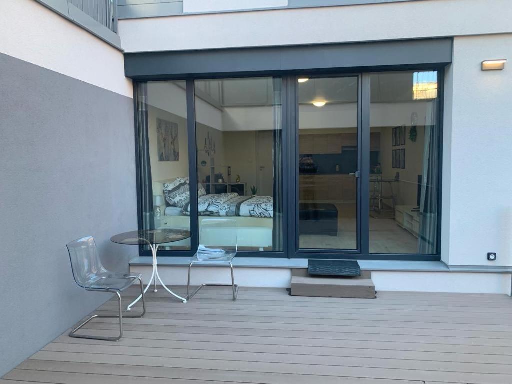 O2 Arena - Alex Apartment