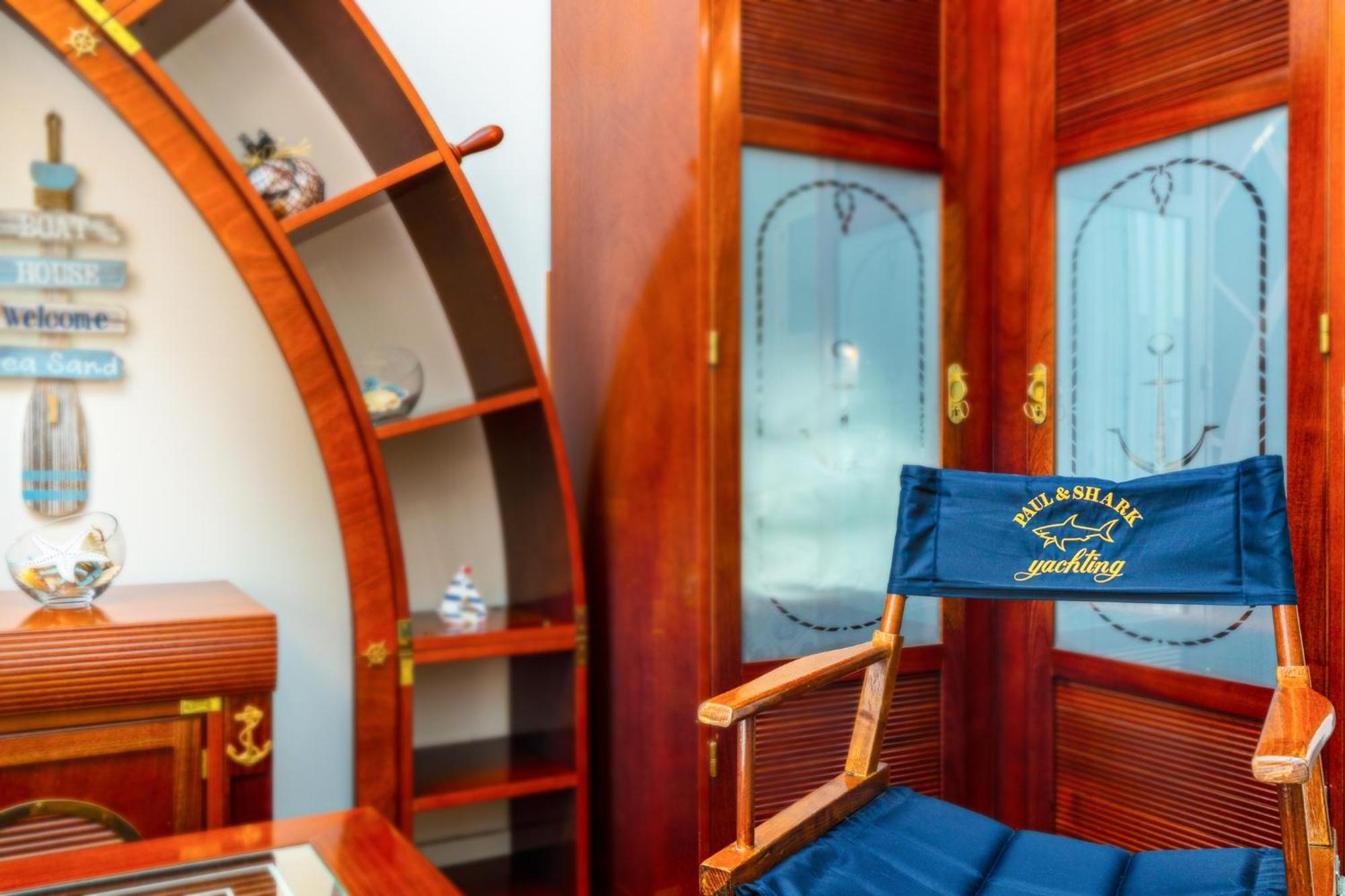 Luxury Yacht-style Old Town Apartment *
