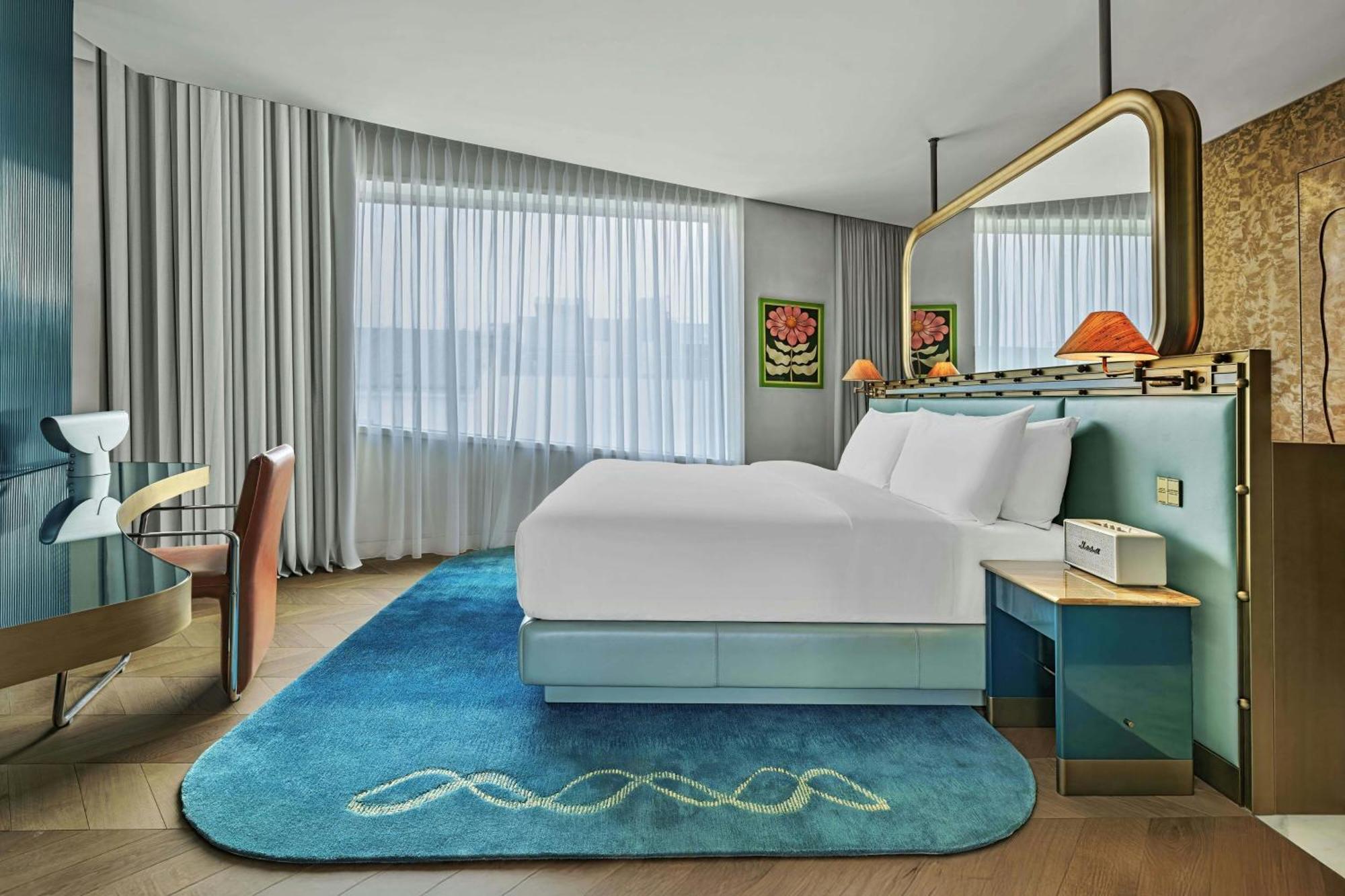 W Hotel 5*