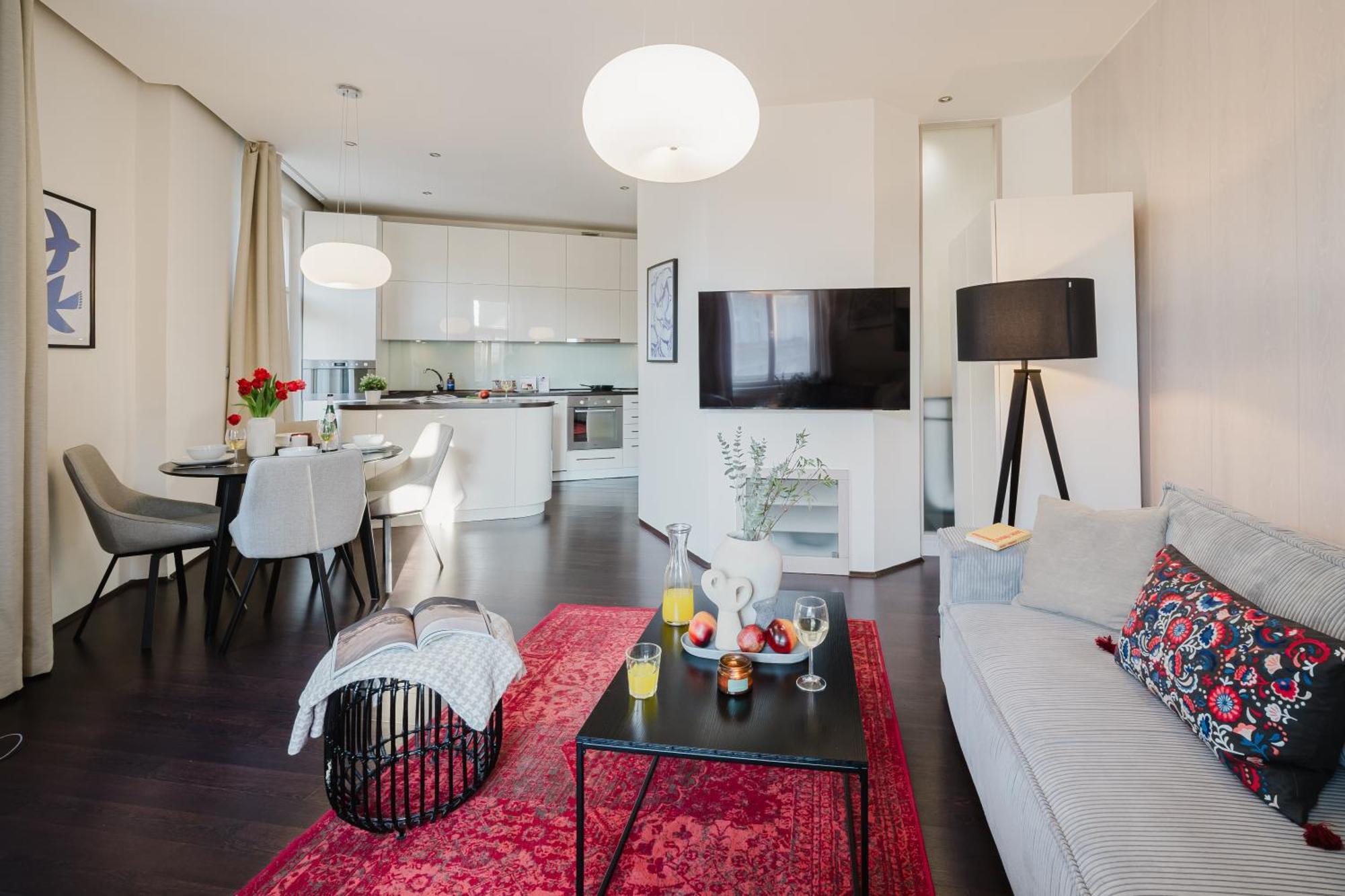 Days - Stylish - Netflix - Hip District *
