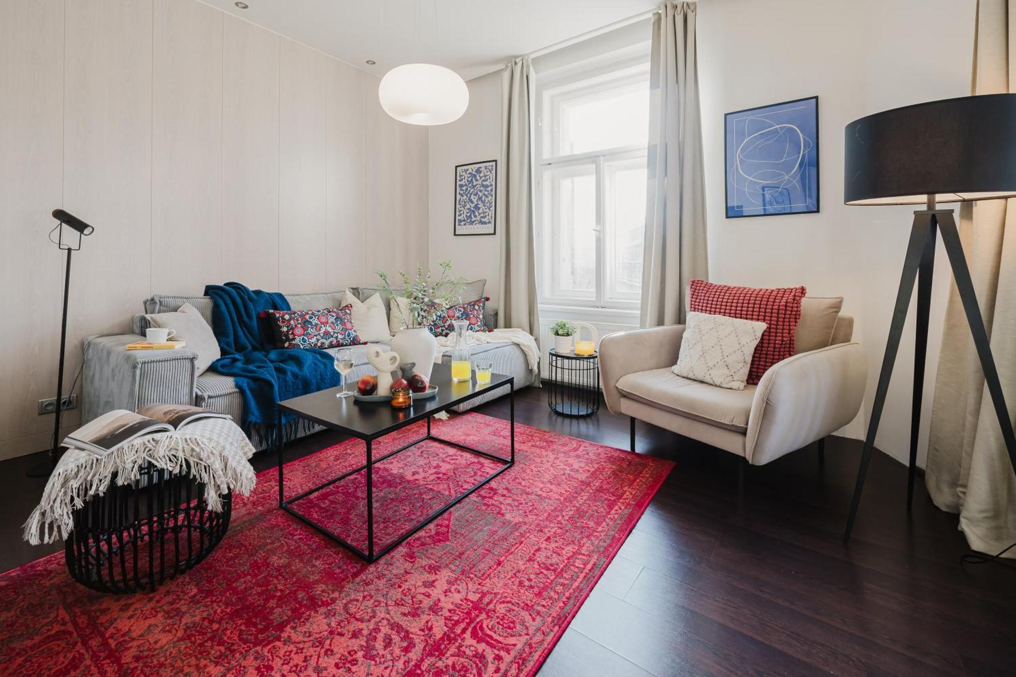 Days - Stylish - Netflix - Hip District Prague