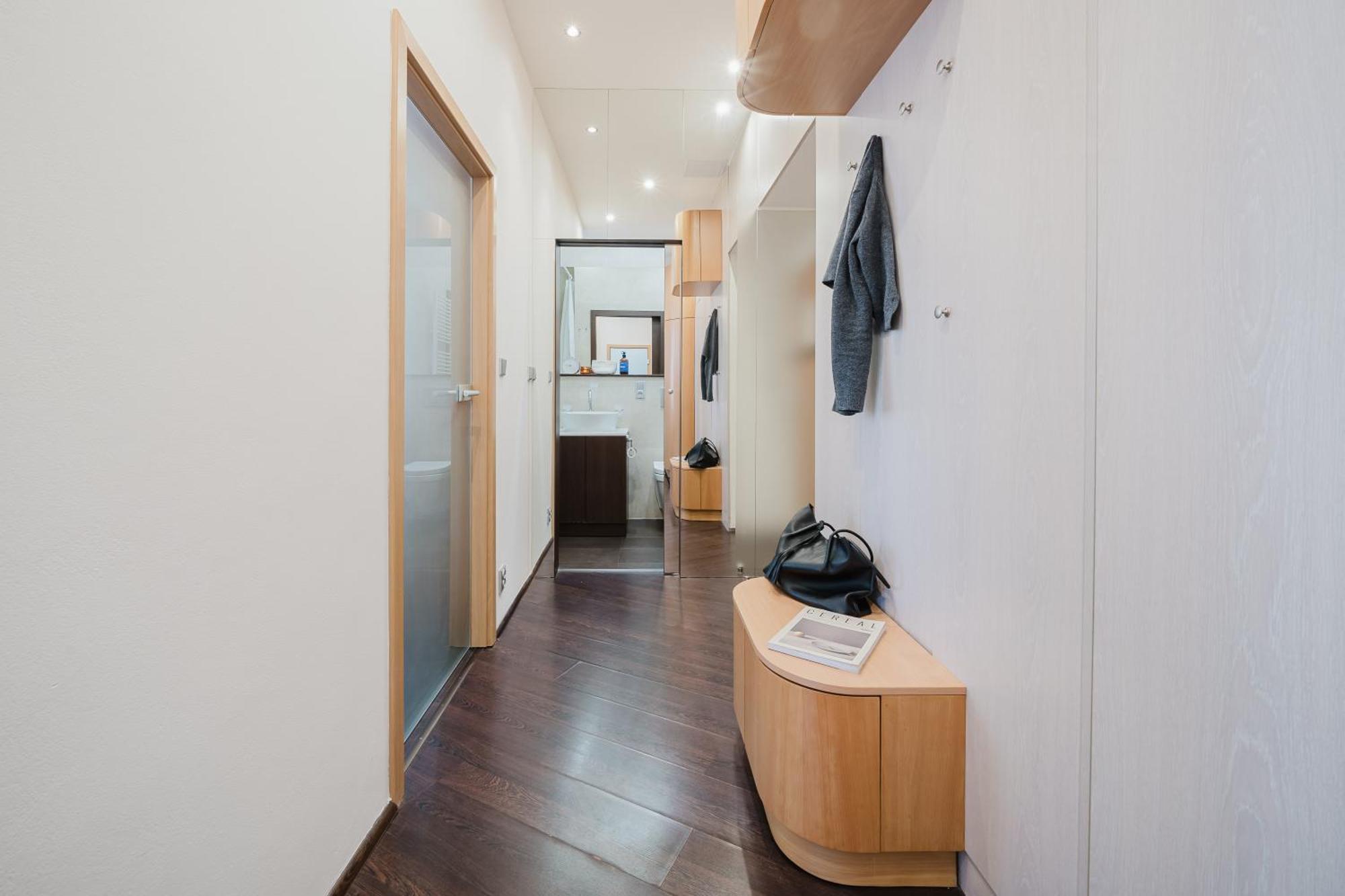 Days - Stylish - Netflix - Hip District