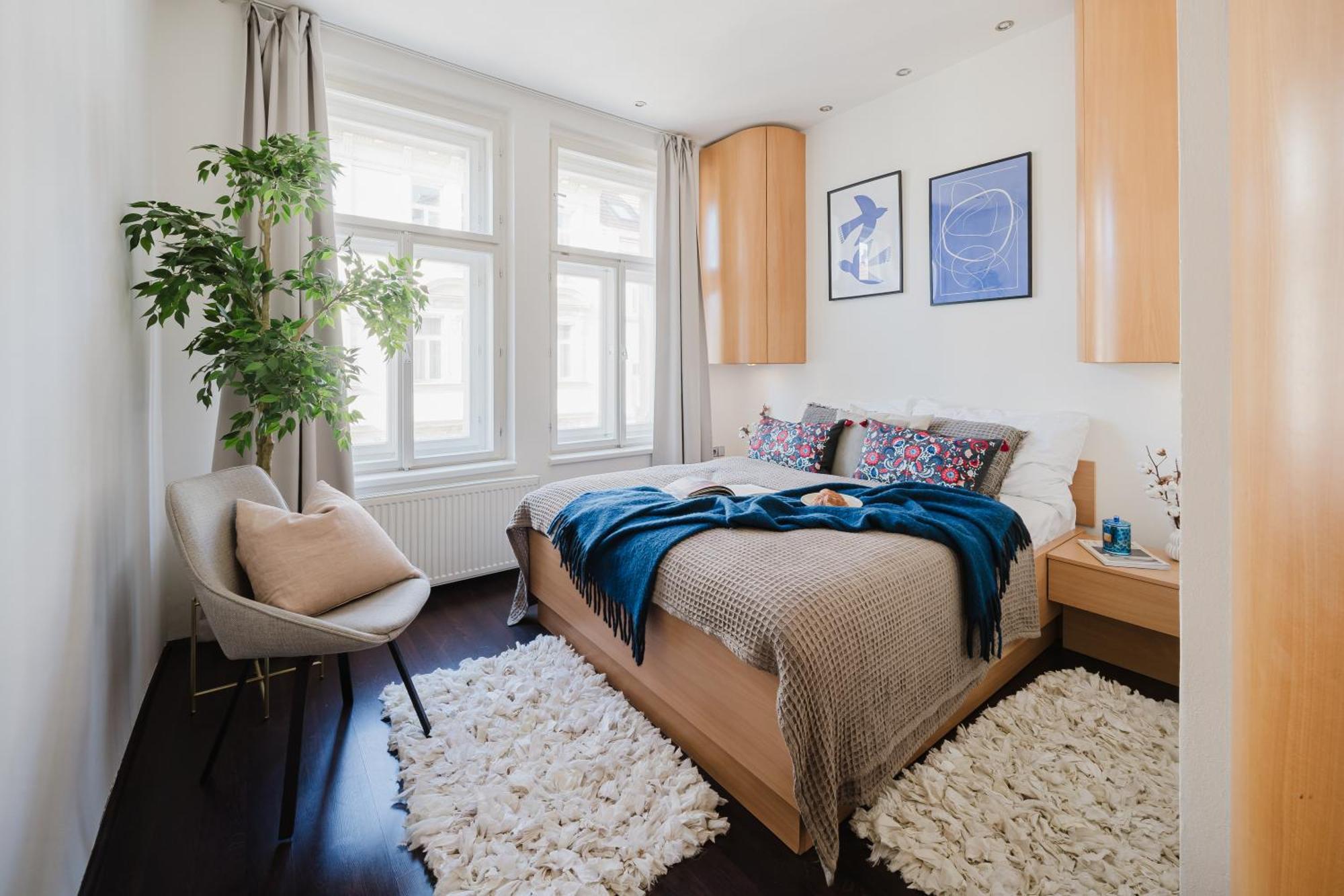 Days - Stylish - Netflix - Hip District Prague