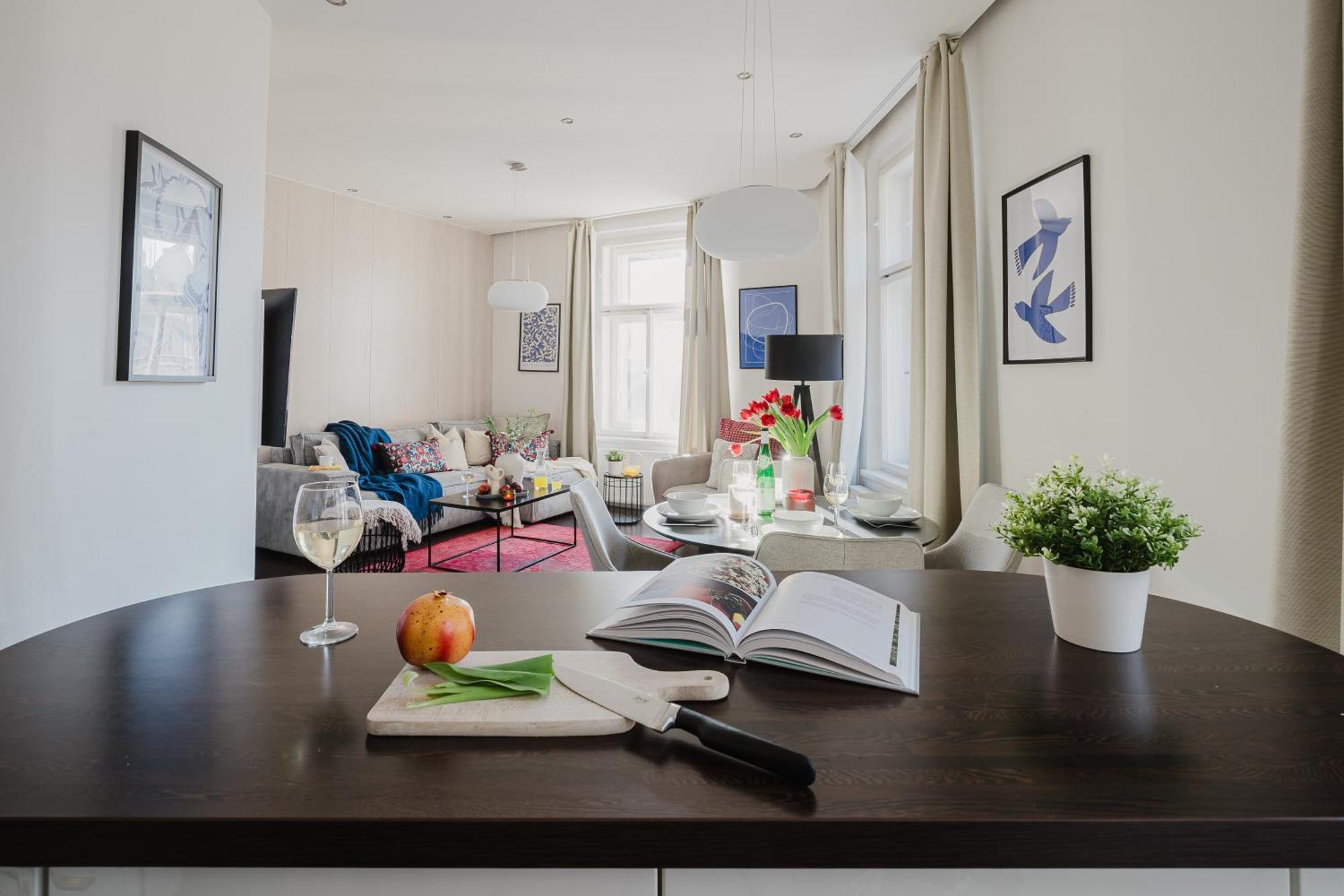 Days - Stylish - Netflix - Hip District * Prague