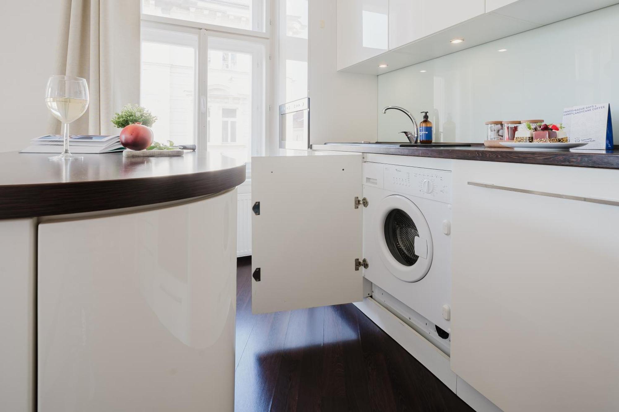 Apartment Days - Stylish - Netflix - Hip District