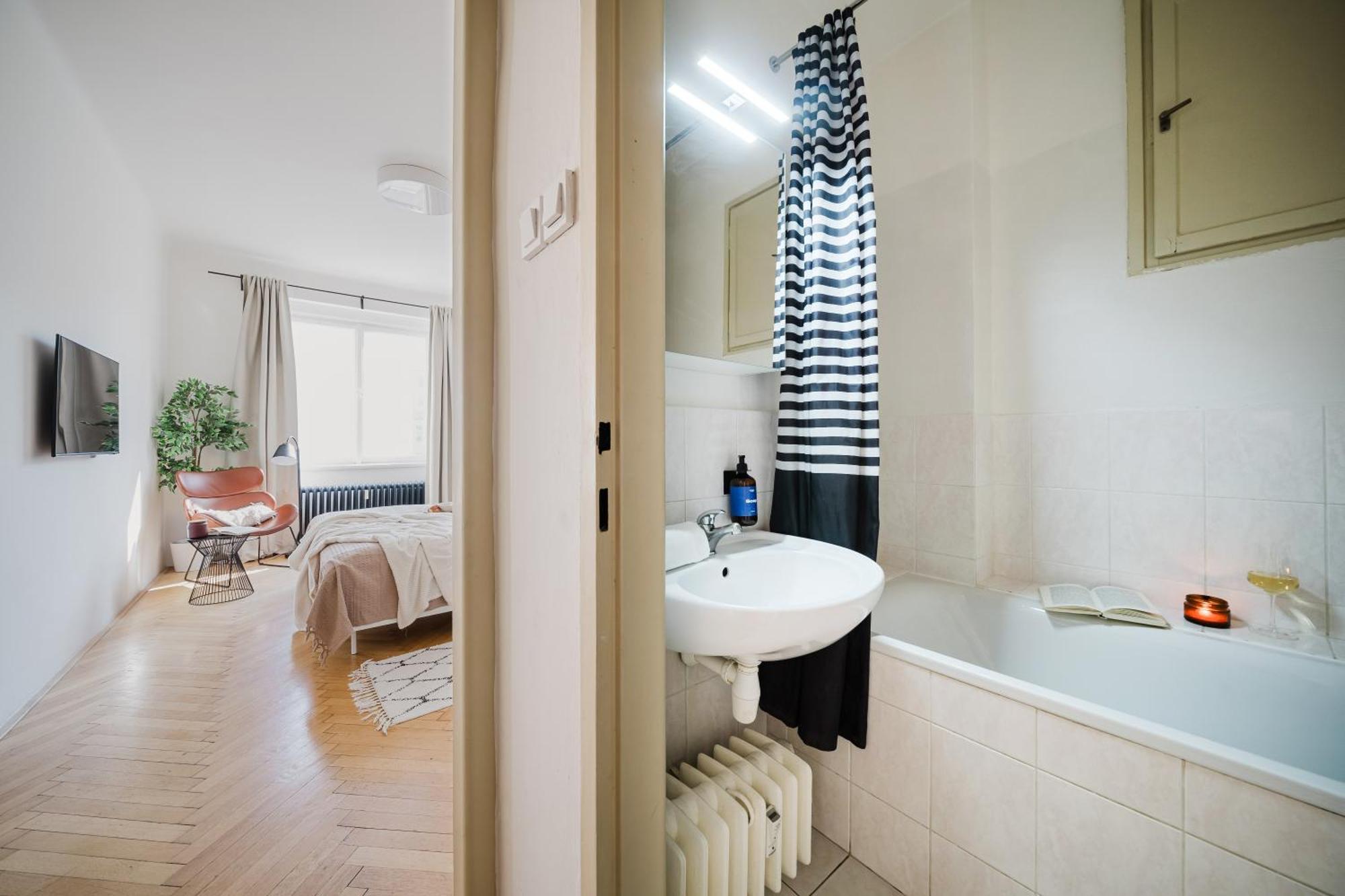 Days - 1bdr - Workspace - Netflix - New Town Prague