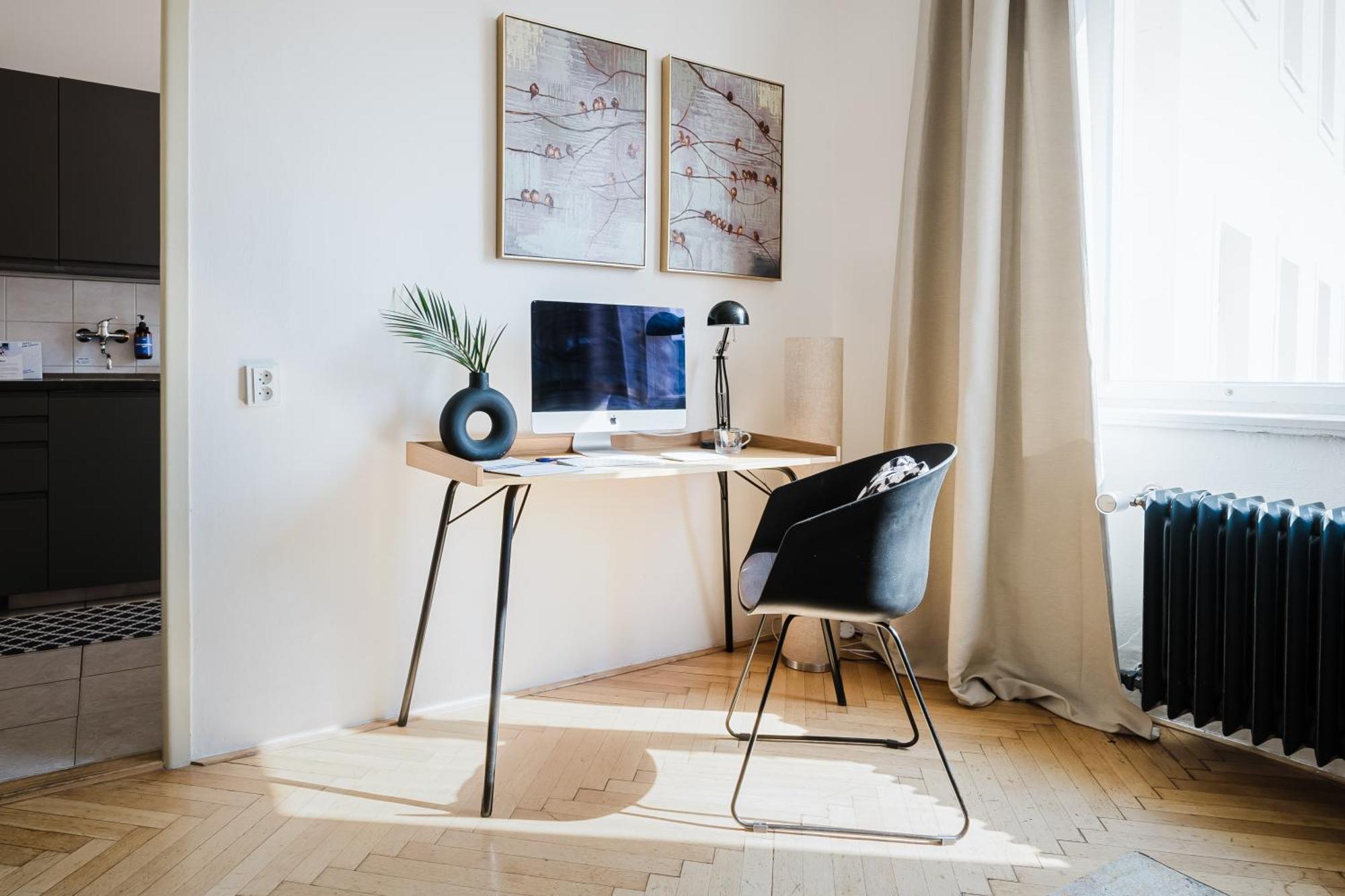 Days - 1bdr - Workspace - Netflix - New Town *
