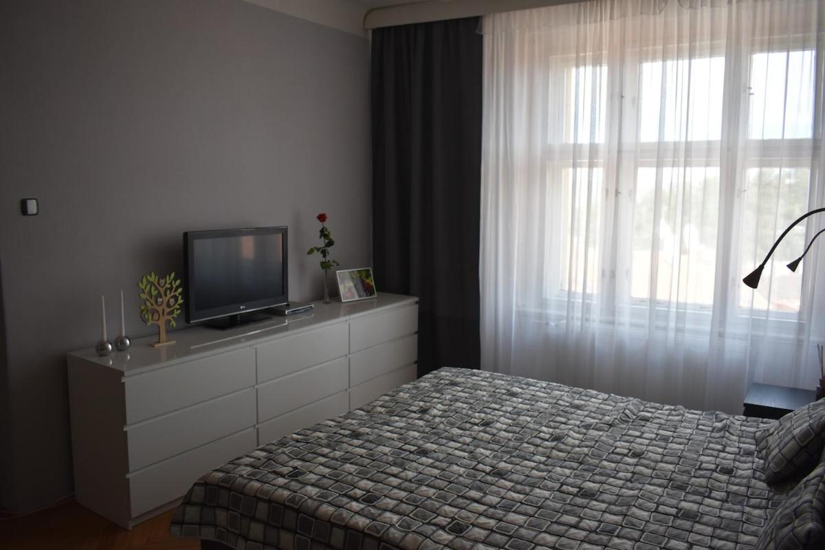 Amazing In Center For Great Price Apartment *