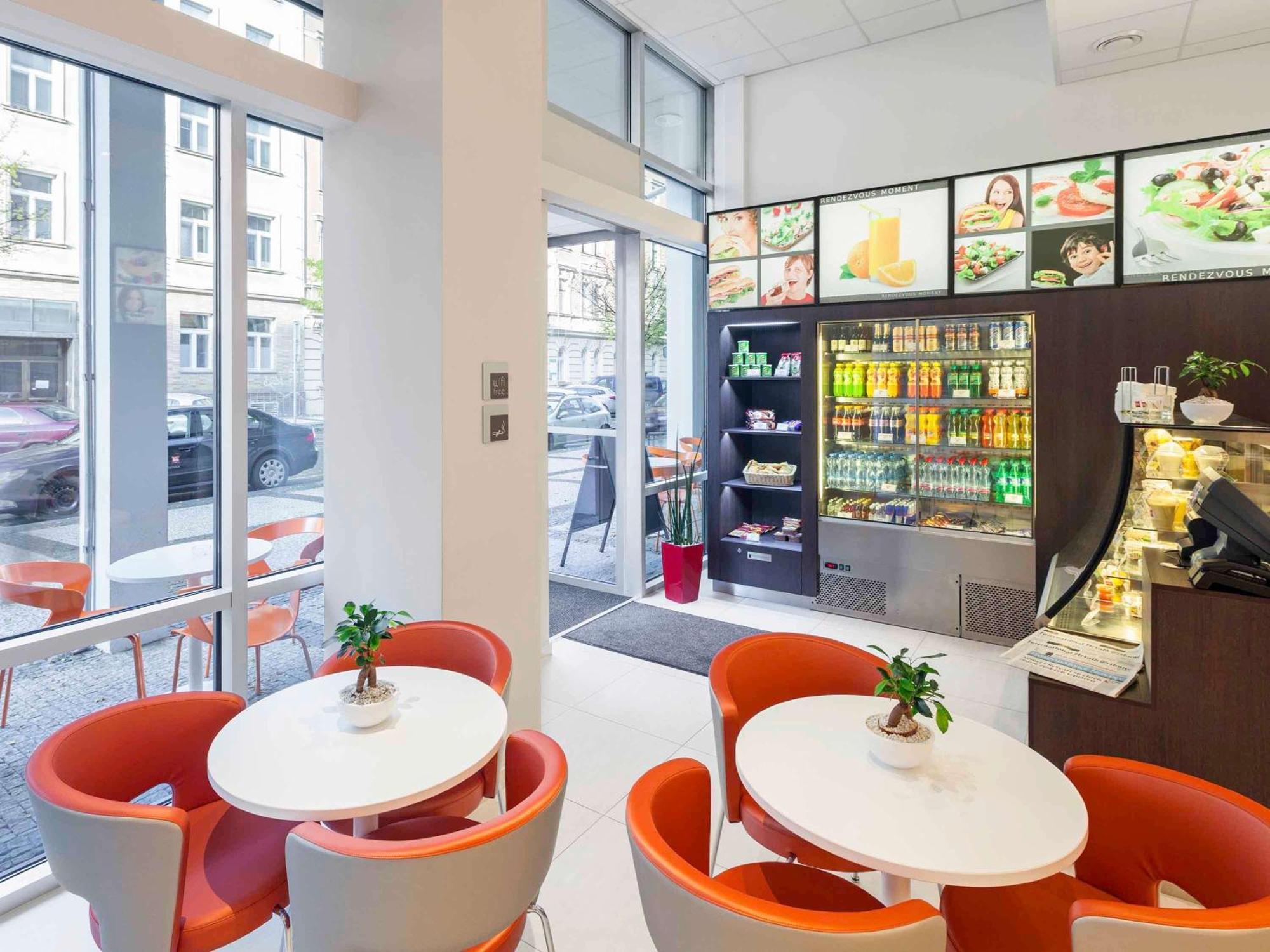 Ibis Wenceslas Square Hotel 3*
