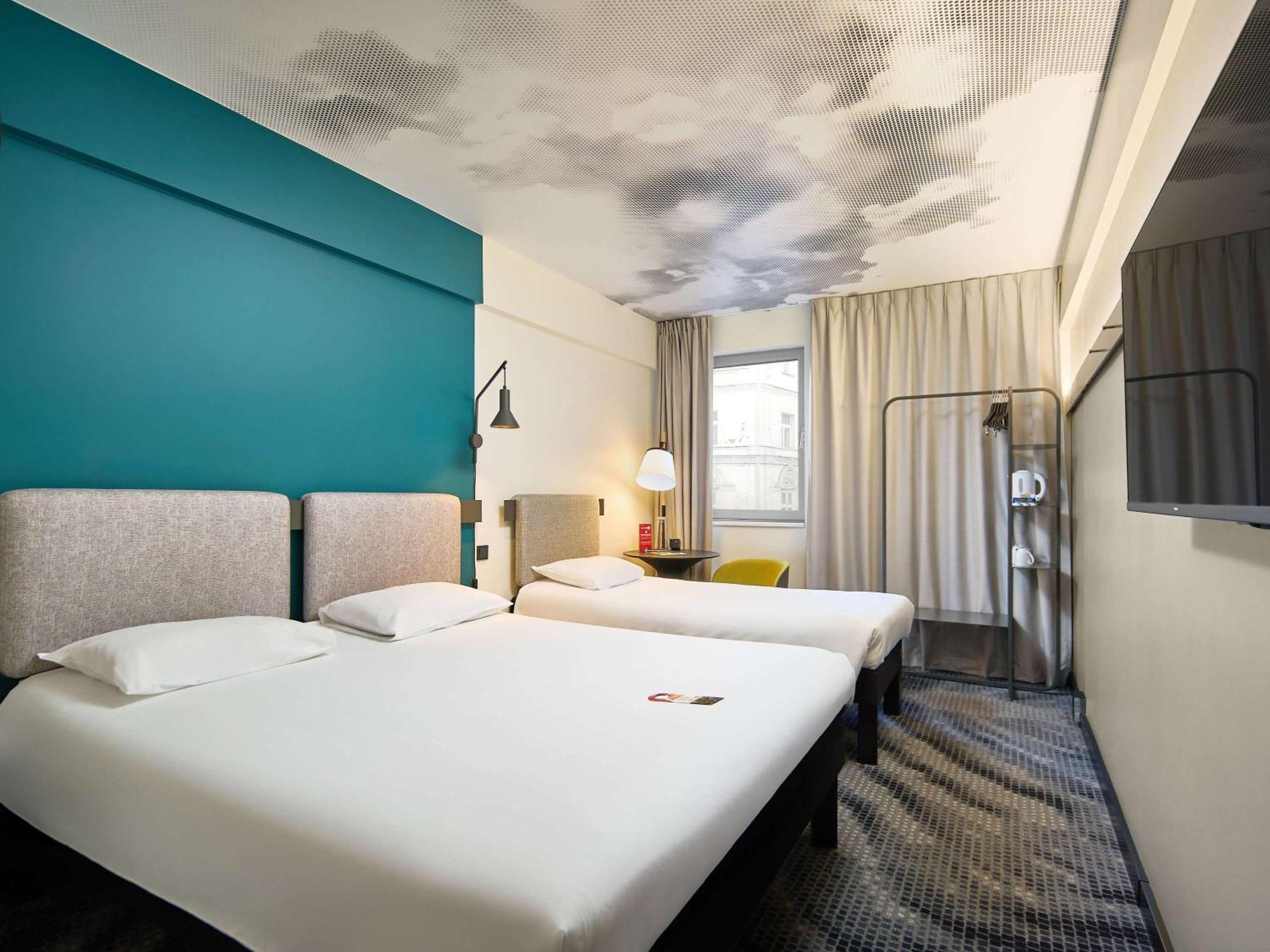 Ibis Wenceslas Square 3*