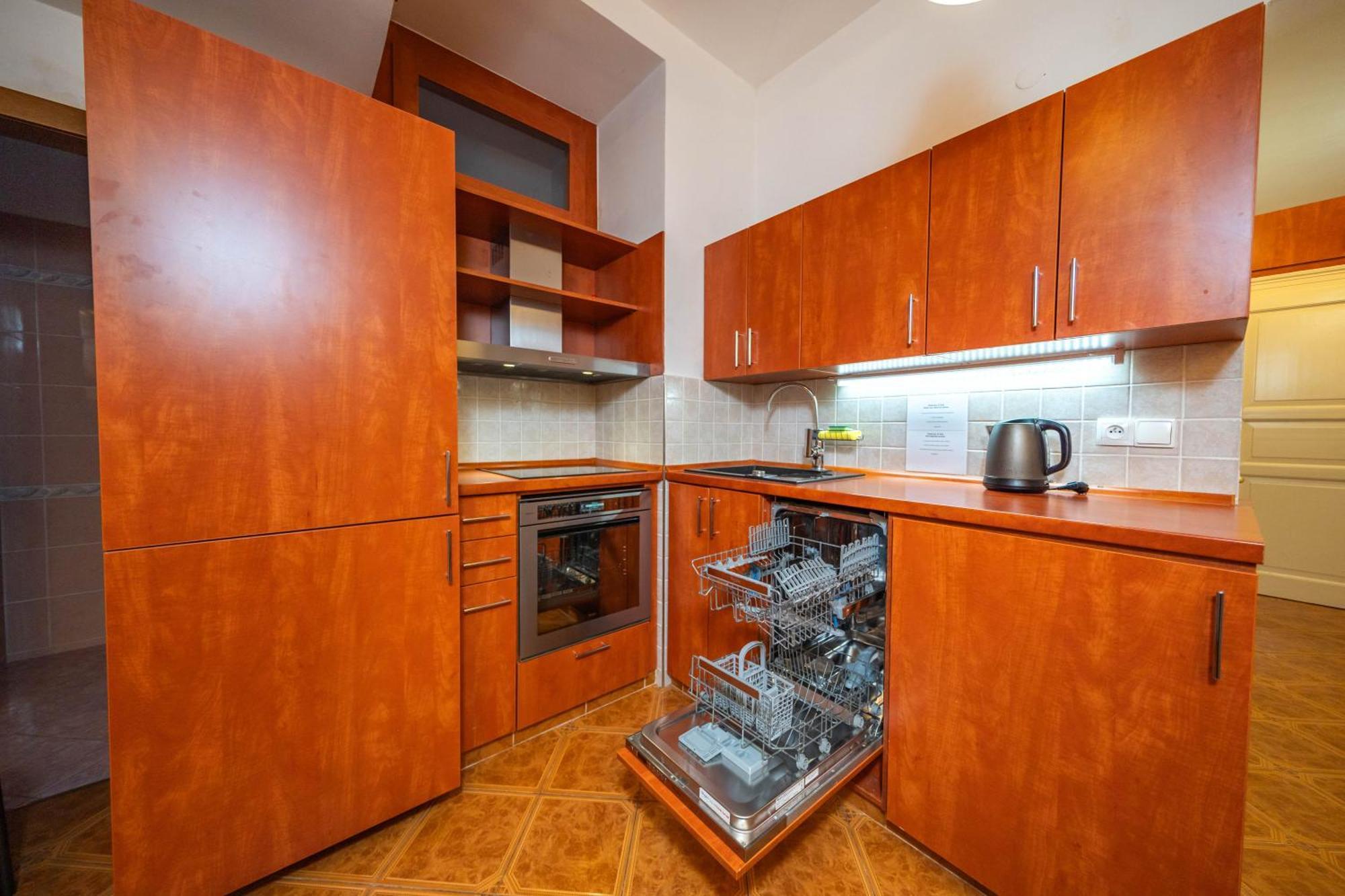 6 Bob's - 3 Bedrooms, King Size Beds * Prague