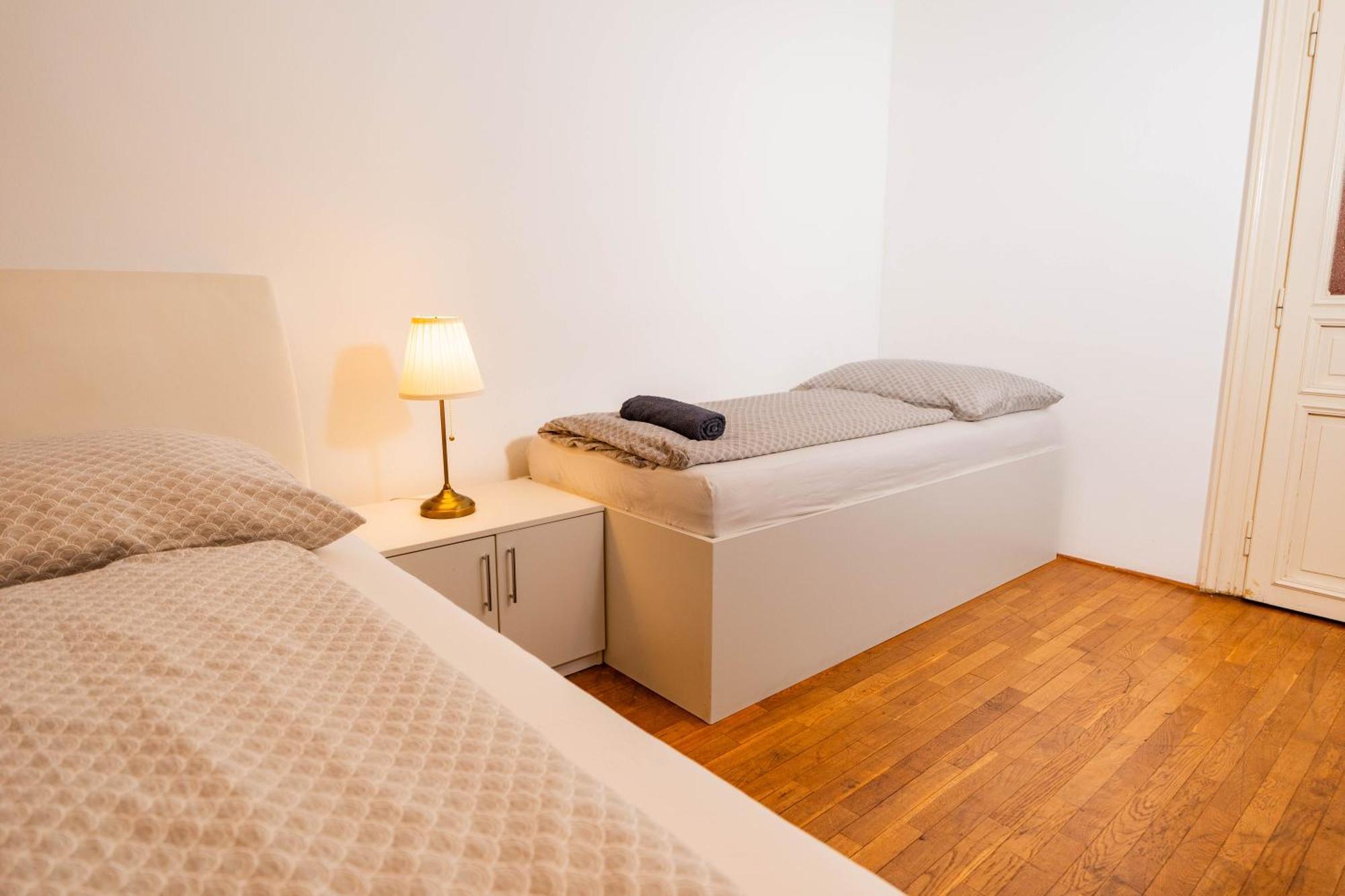 Apartment 6 Bob's - 3 Bedrooms, King Size Beds Prague