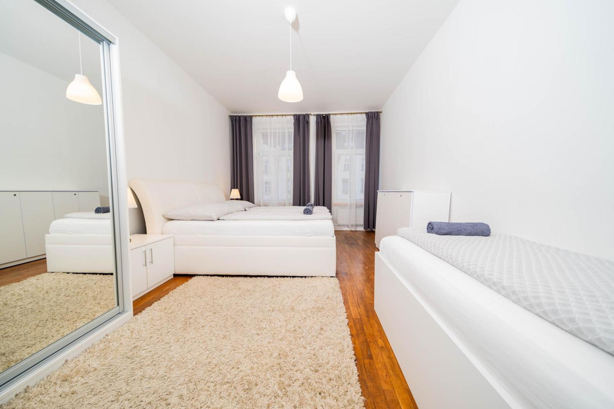 6 Bob's - 3 Bedrooms, King Size Beds Prague