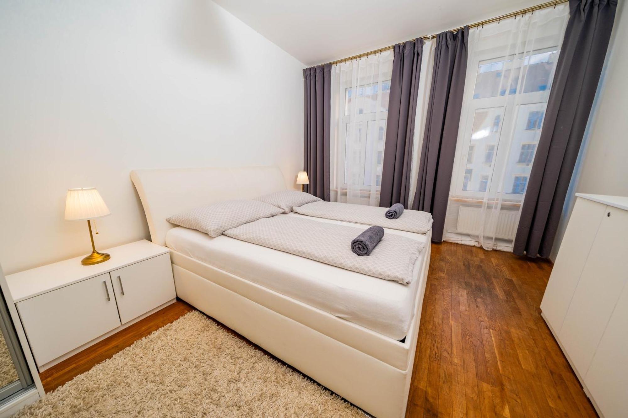 6 Bob's - 3 Bedrooms, King Size Beds Prague