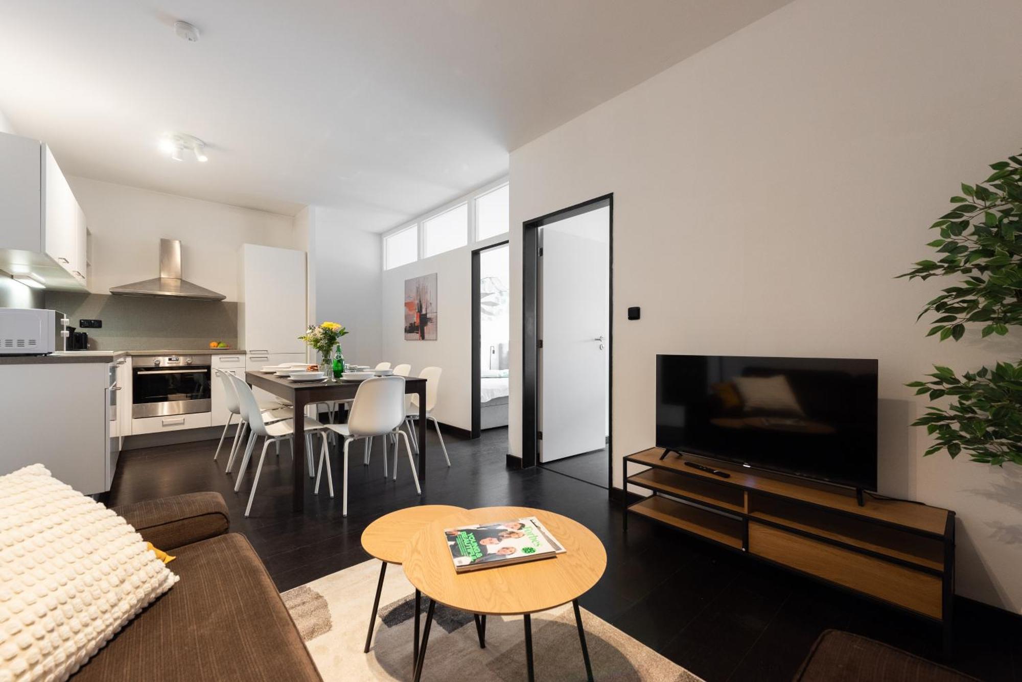 Spacious Near Karlin Square * Prague