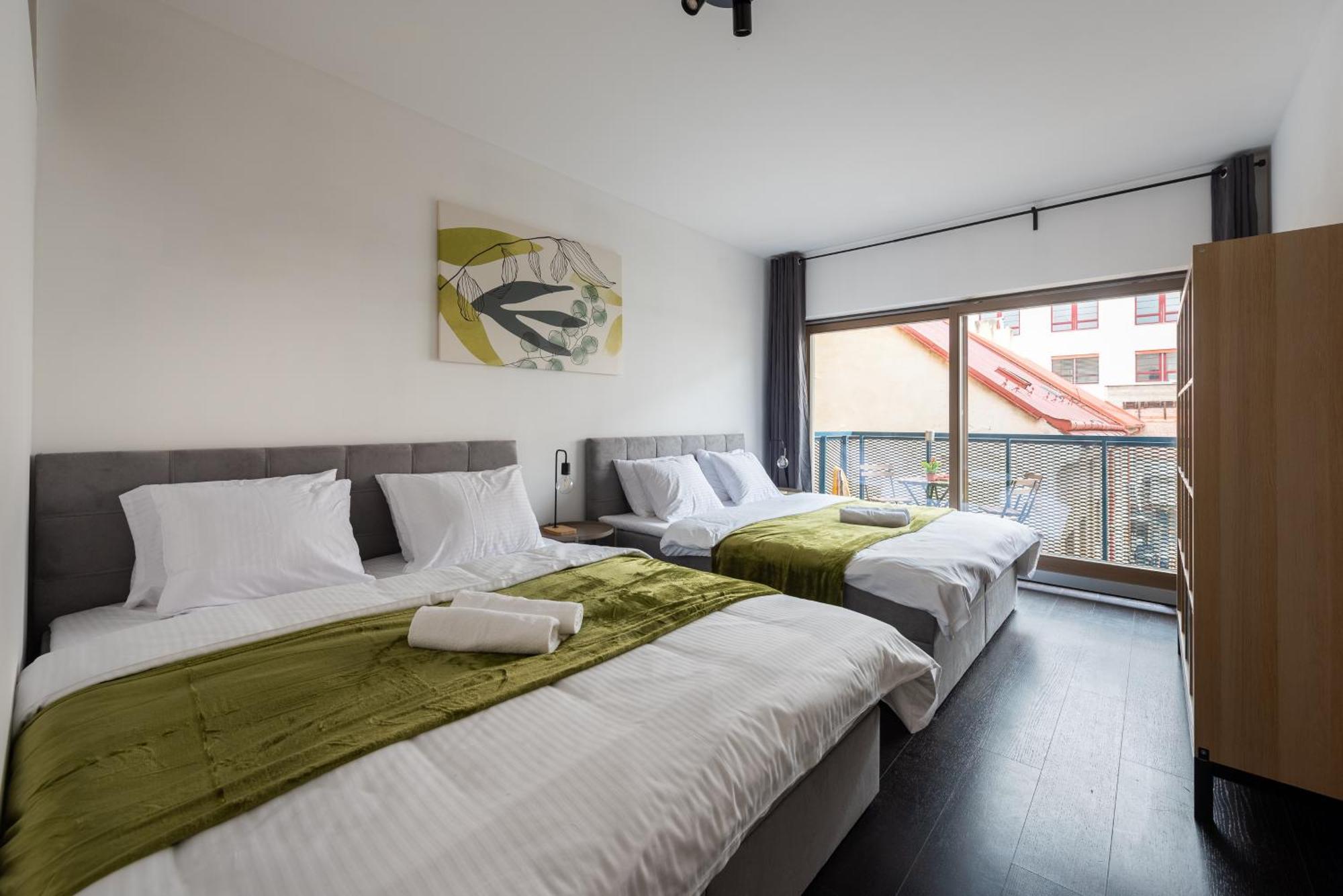 Spacious Near Karlin Square Apartment *