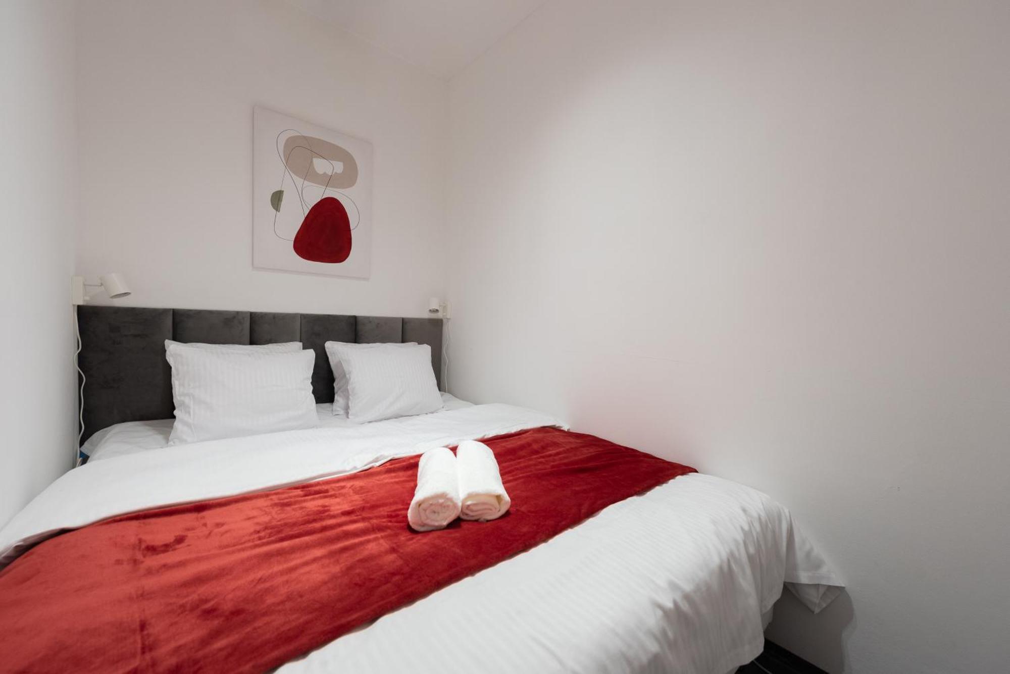 Apartment Spacious Near Karlin Square
