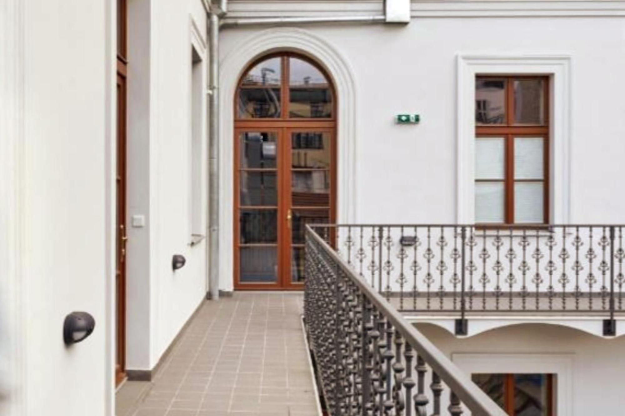 Modern & Elegant, 3 Min Of Wenceslas Square Daire *