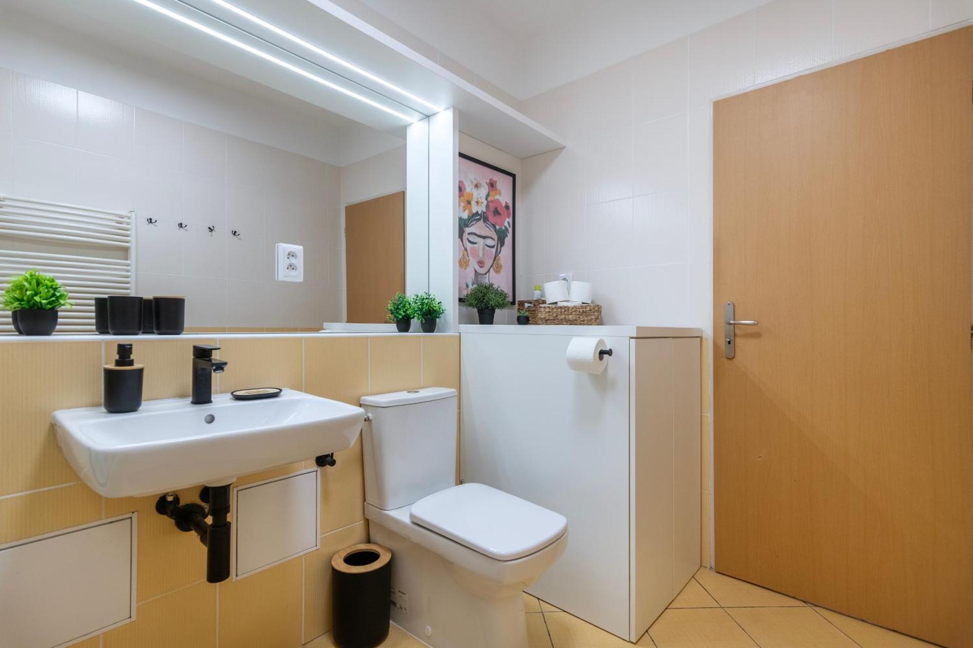 Family Arena Apartment *